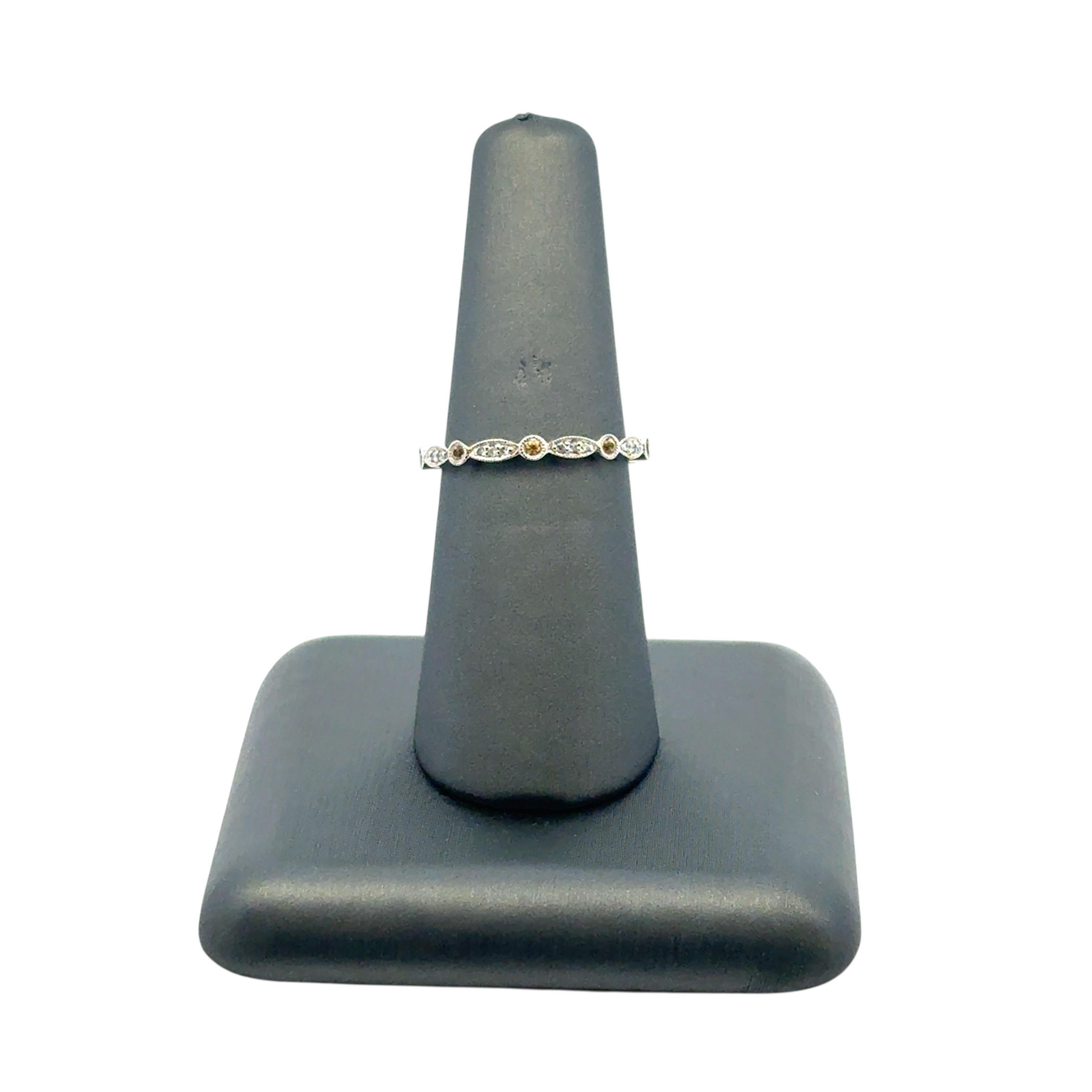 14k Stapelbarer gelber Saphir und Diamantring (Rundschliff) im Angebot