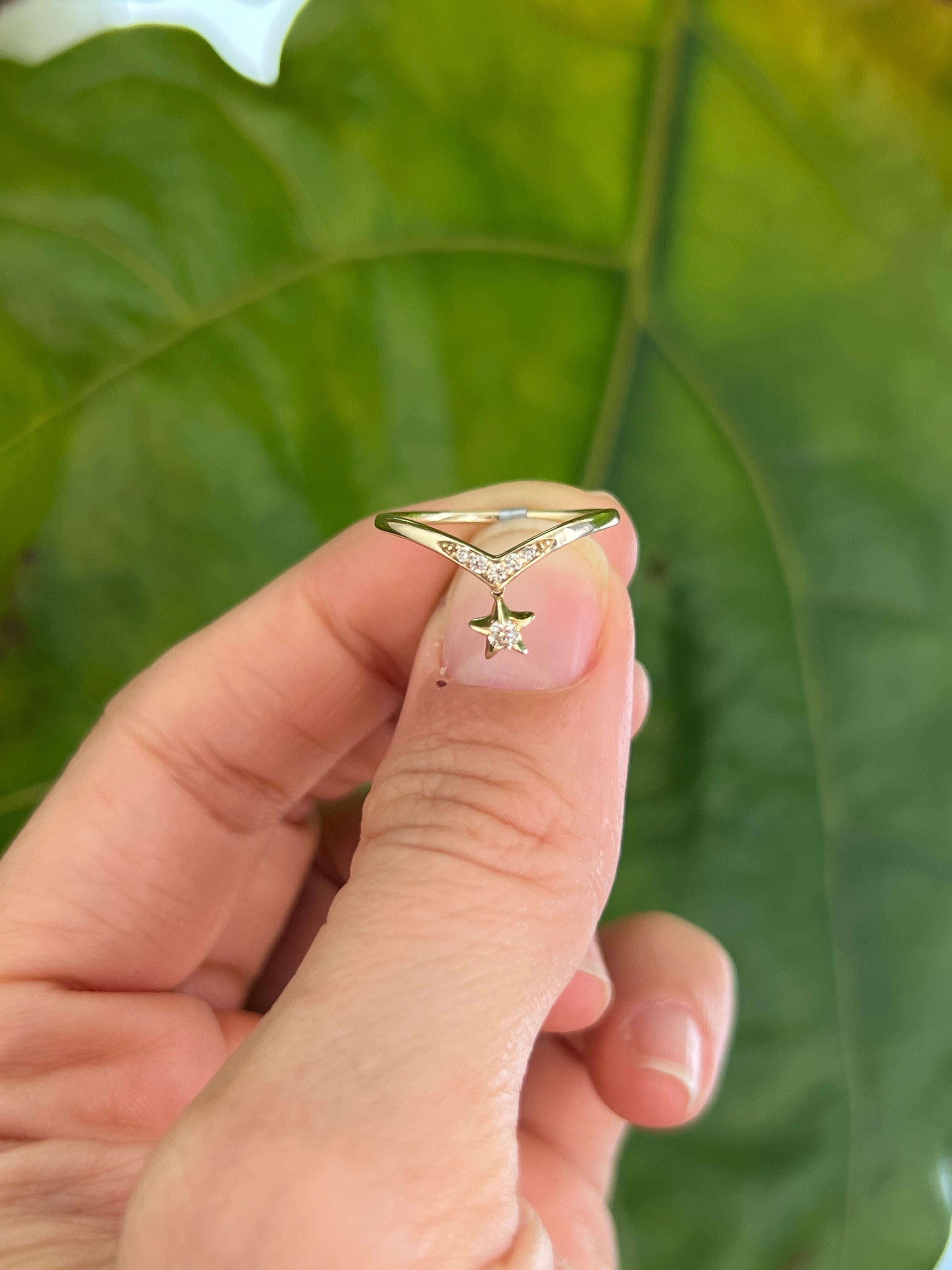 14k Star Dangle Ring In New Condition For Sale In Miami, FL