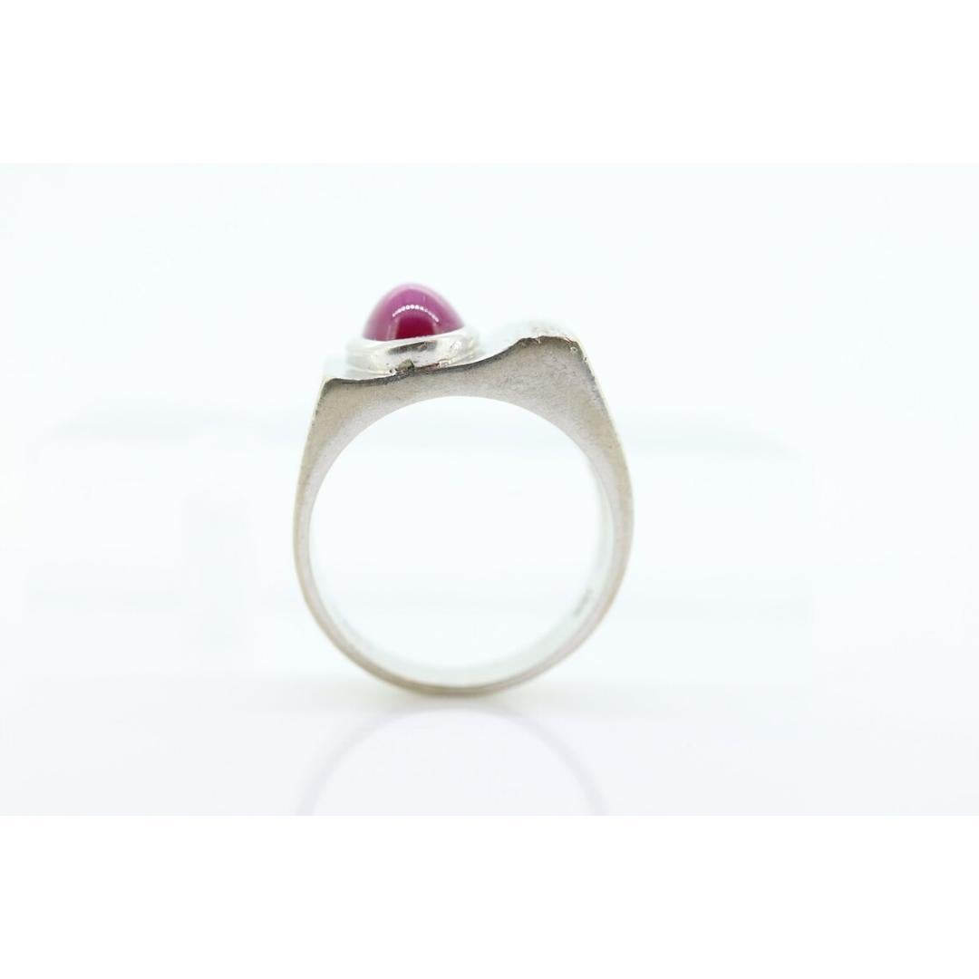 14k Star Ruby diamond ring. 14k White Gold Mens Star Ruby Cabochon signet ring. In Good Condition For Sale In Port Charlotte, FL