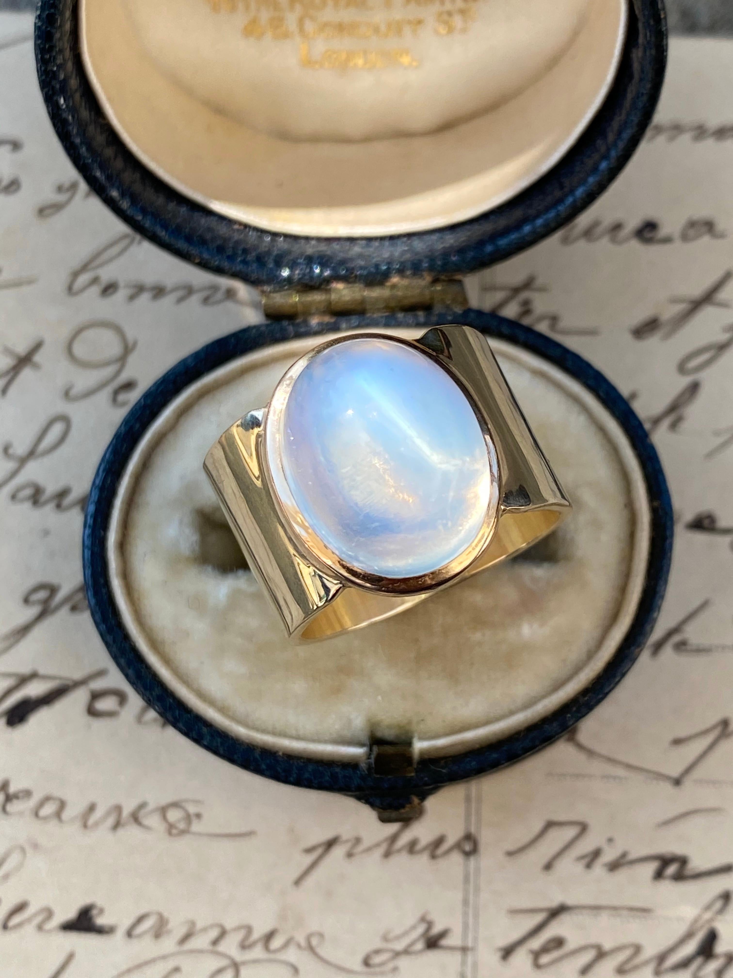 Sugarloaf Cabochon 14K Sugarloaf Moonstone Ring For Sale