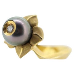 14k Tahitian Pearl ring. GALATEA 14k Gold Pearl and diamond ring. Large Tahitian