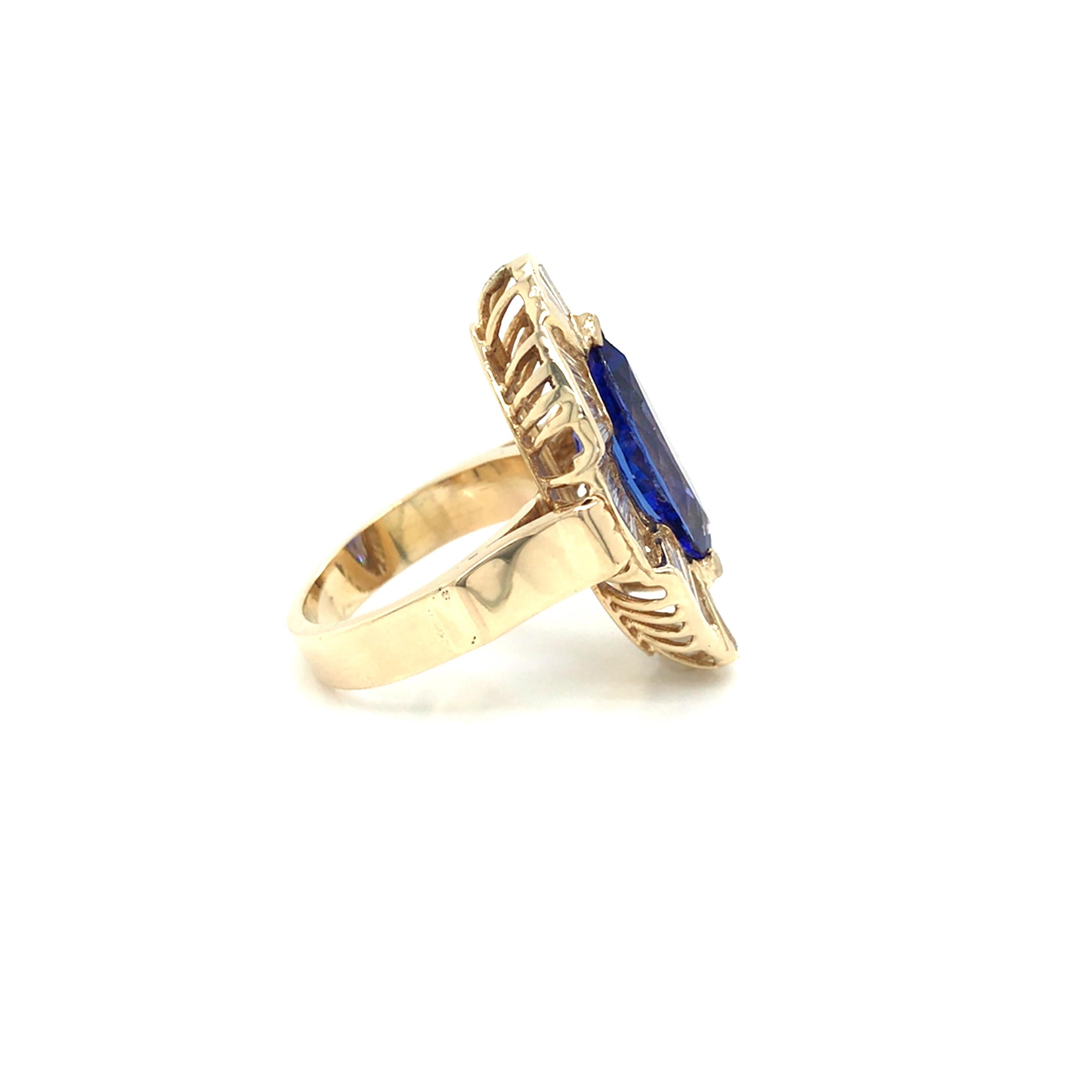 14K Tanzanite and Diamond Ring Yellow Gold In Good Condition For Sale In Boca Raton, FL