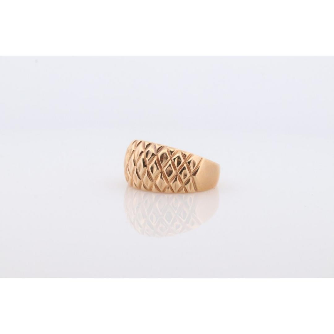 Vintage
Taille : 9 US
MATERIAL : Or
Couleur du bracelet : or rose

Style : Milieu du siècle

Vintage belle bande de taille de diamant. Il s'agit d'une bague à large dôme. Bague de 14k.

Condit : Pas ou peu de signes d'utilisation.

MADE by