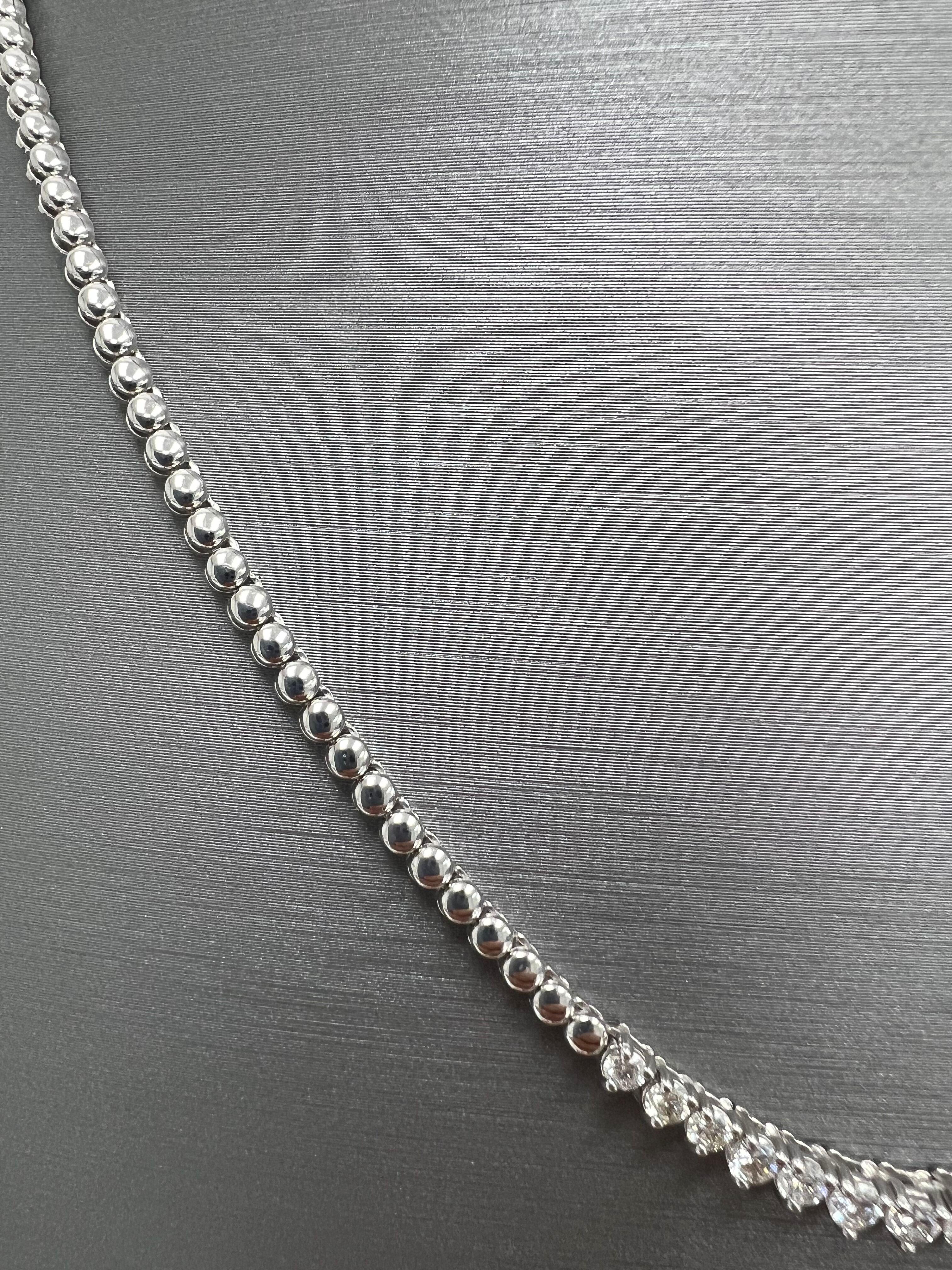 14k This Gold Diamond Necklace with Graduated Diamonds and Pull-Up Chain In New Condition For Sale In Great Neck, NY