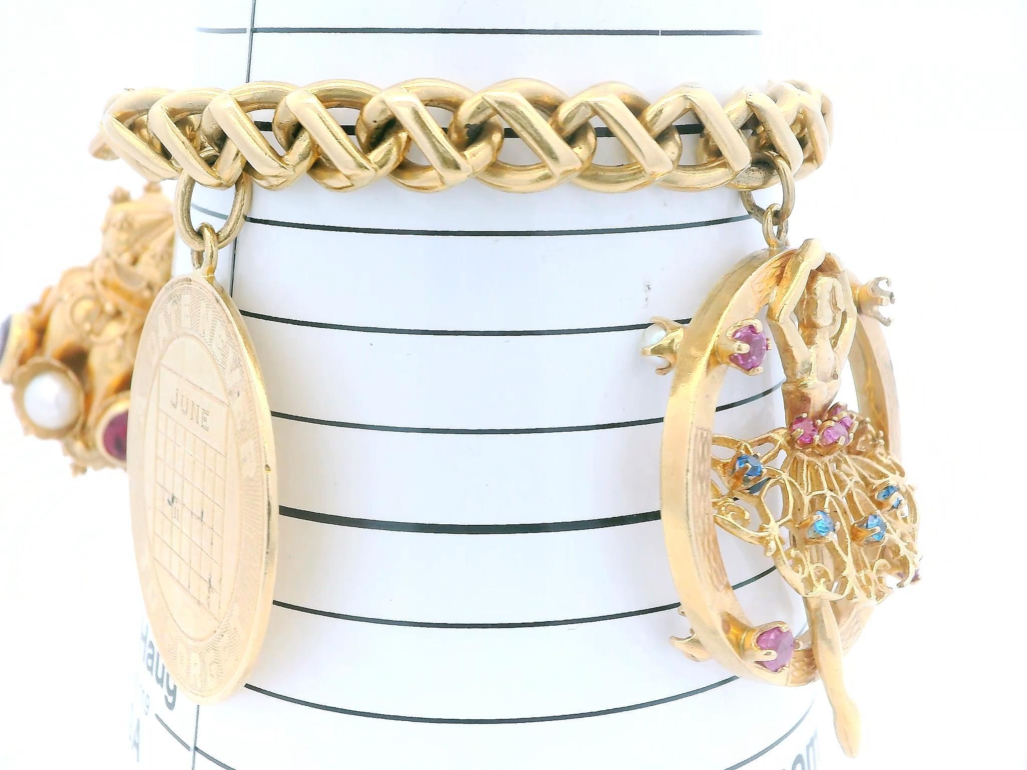 Bracciale Tiffany & Co. 14 carati con charms del periodo corretto (18 carati) del Medioevo in vendita 2