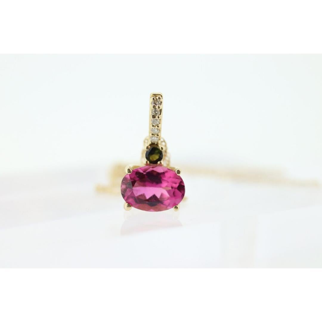 Vintage
MATERIAL : Pierre
Pierre précieuse : Tourmaline

Style : Minimaliste

Merveilleuse tourmaline rose ovale avec un accent de tourmaline verte.

Condit : Aucun signe visible d'usure.

Tourmaline rose ovale de 5 mm sur 7 mm
Tourmaline verte de 2