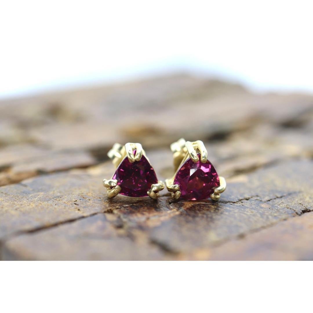 14k Tourmaline Stud Earrings. Rubellite Pink Tourmaline Trillion Cut Stud Prong In Good Condition For Sale In Port Charlotte, FL
