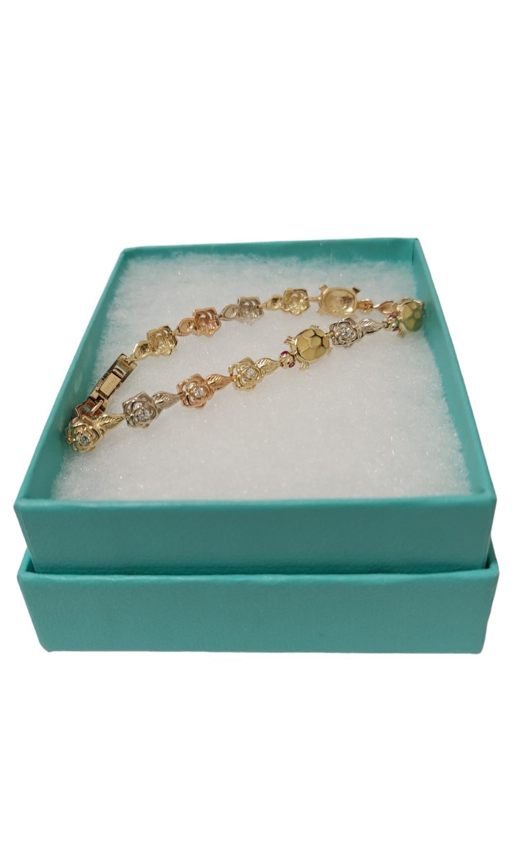  14k Tr-Tone Ladies turtle & Flower Diamond Bracelet  In Good Condition For Sale In San Fernando, CA