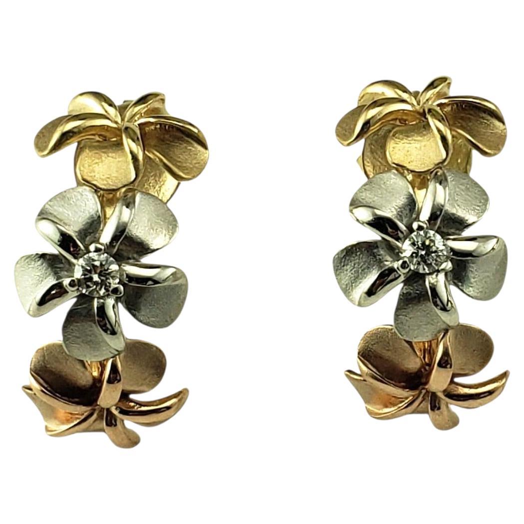 Boucles d
oreilles en or tricolore 14K et diamants avec fleurs #23091