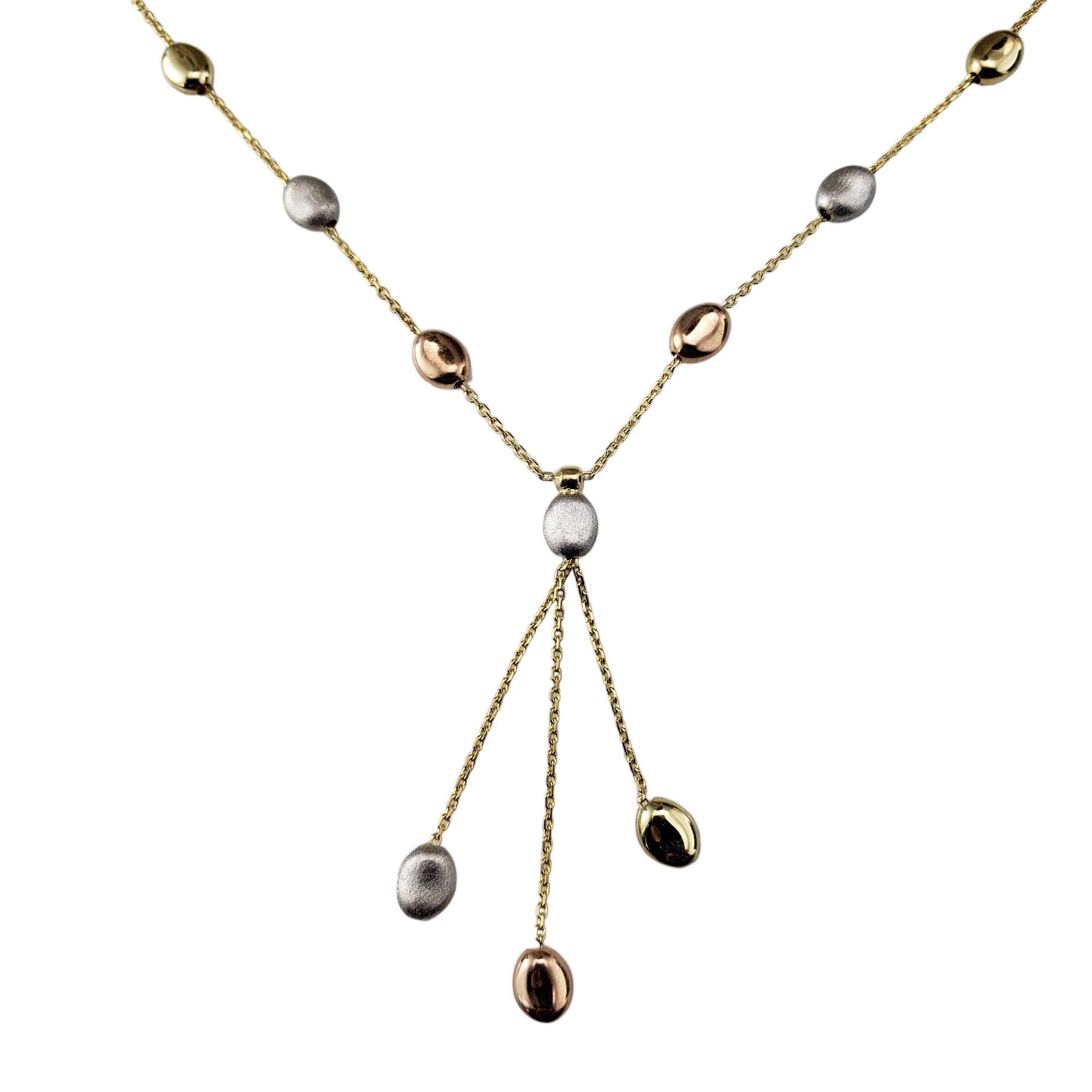 Collana a Y di ciottoli in oro 14 carati tricolore.

Questa splendida collana a goccia presenta un'alternanza di ciottoli d'oro lucidi e satinati in oro giallo, bianco e rosa 14K.

Timbrato: 14K RCI

Dimensioni: 17 pollici 

Peso: 3,1 dwt. / 4,9