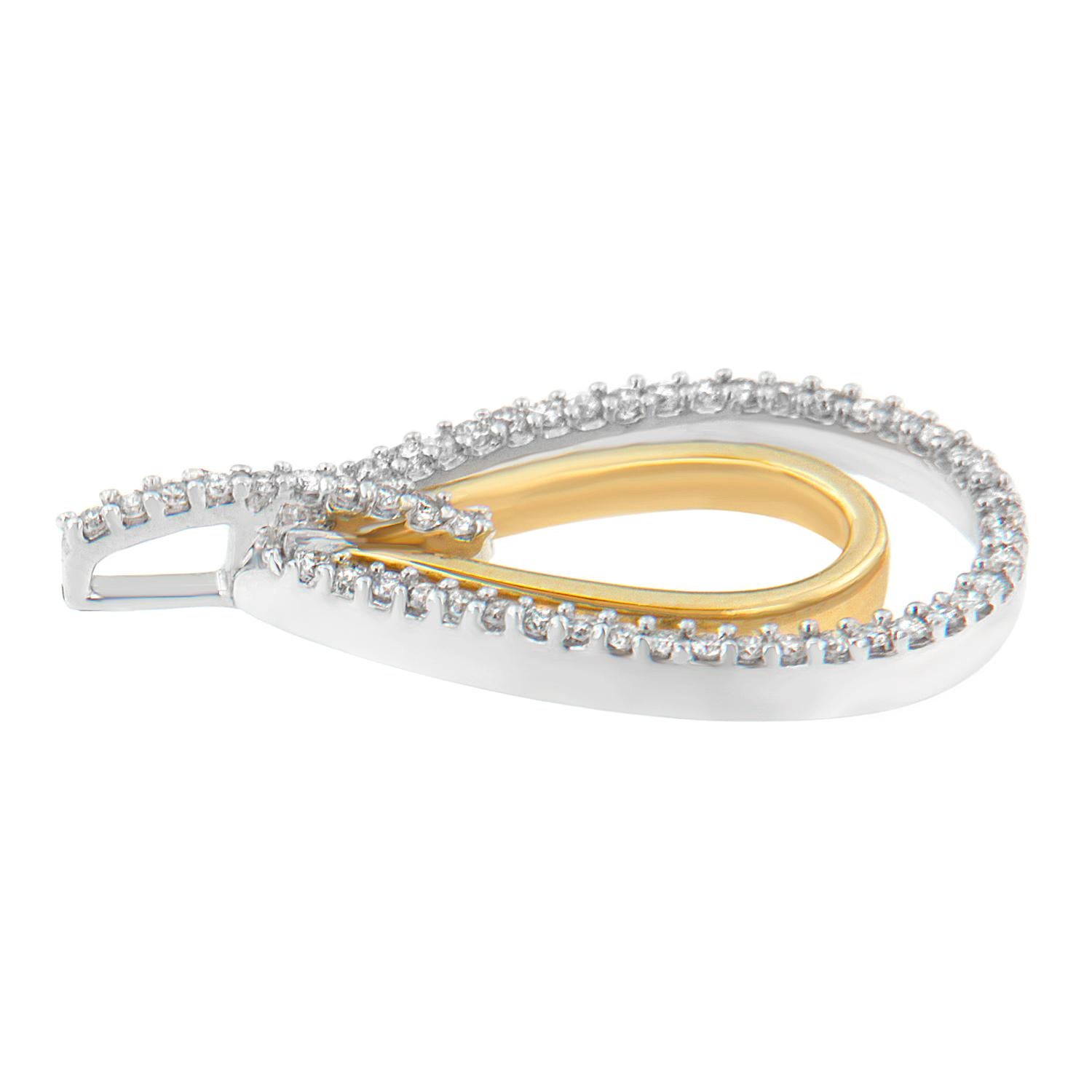 Klassisch und modern - ein schicker Kontrast! Dieser aufsehenerregende Anhänger ist mit Weißgold überzogen, das mit runden Diamanten funkelt. Eine innere Ausbuchtung aus Gelbgold vervollständigt den Look für tadellosen Stil. Diese schöne Halskette