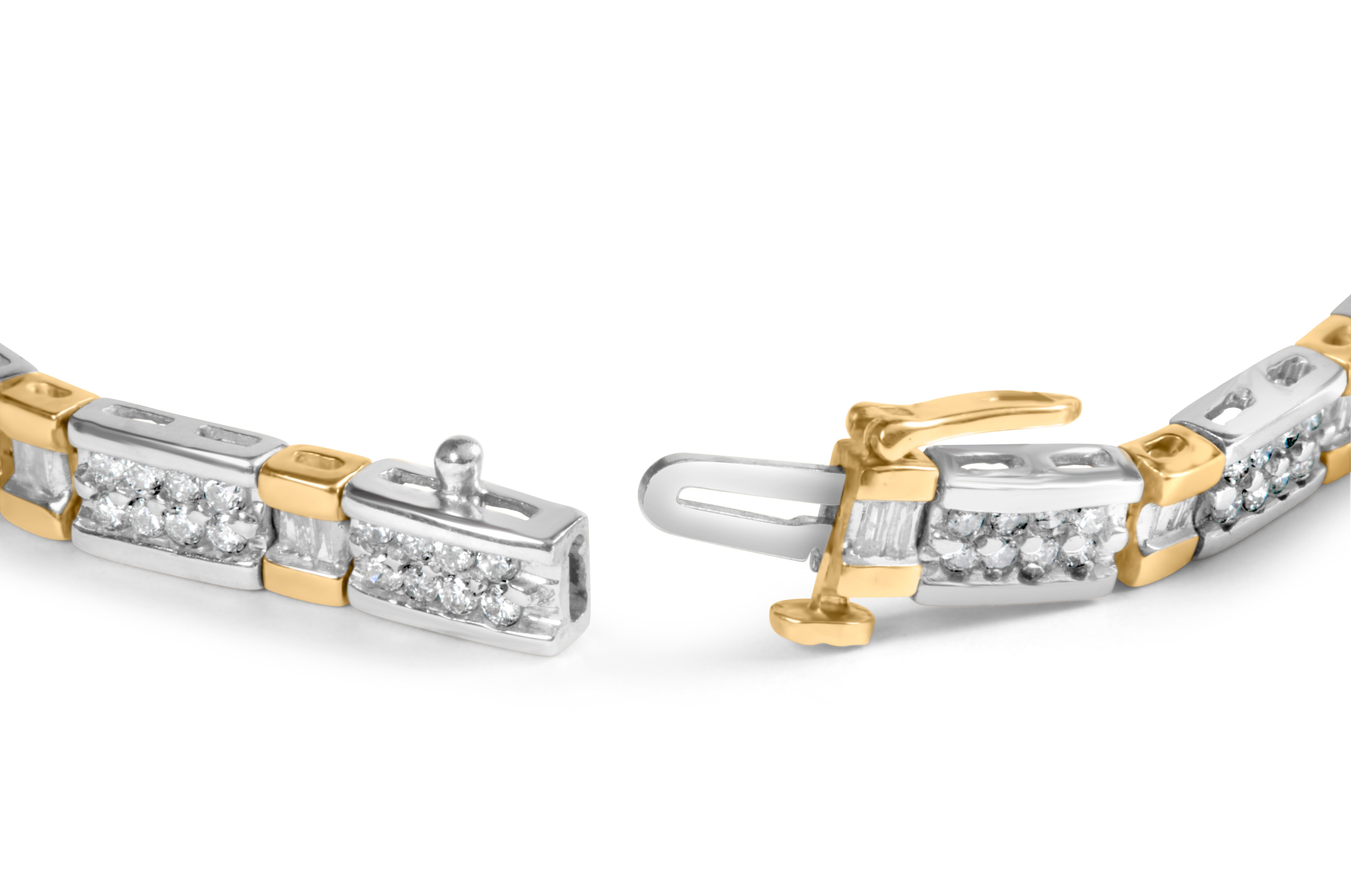 Gönnen Sie sich den Inbegriff von Luxus mit diesem exquisiten Diamantarmband. Das zweifarbige 14-karätige Gold passt perfekt zu den 180 natürlichen Diamanten von insgesamt 2 Karat. Die Diamanten im Rund- und Baguetteschliff sind fachmännisch in