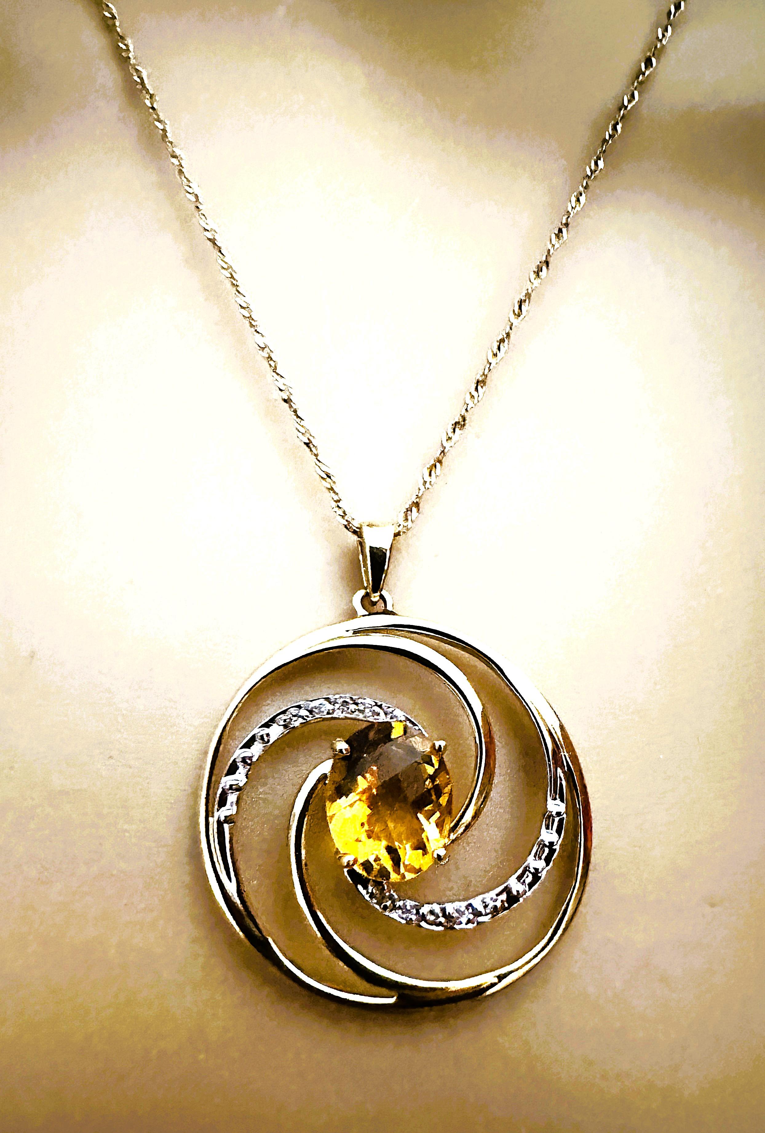 14k bicolore 2,65 carats  Collier à pendentif circulaire en or avec citrine et diamant en vente 7