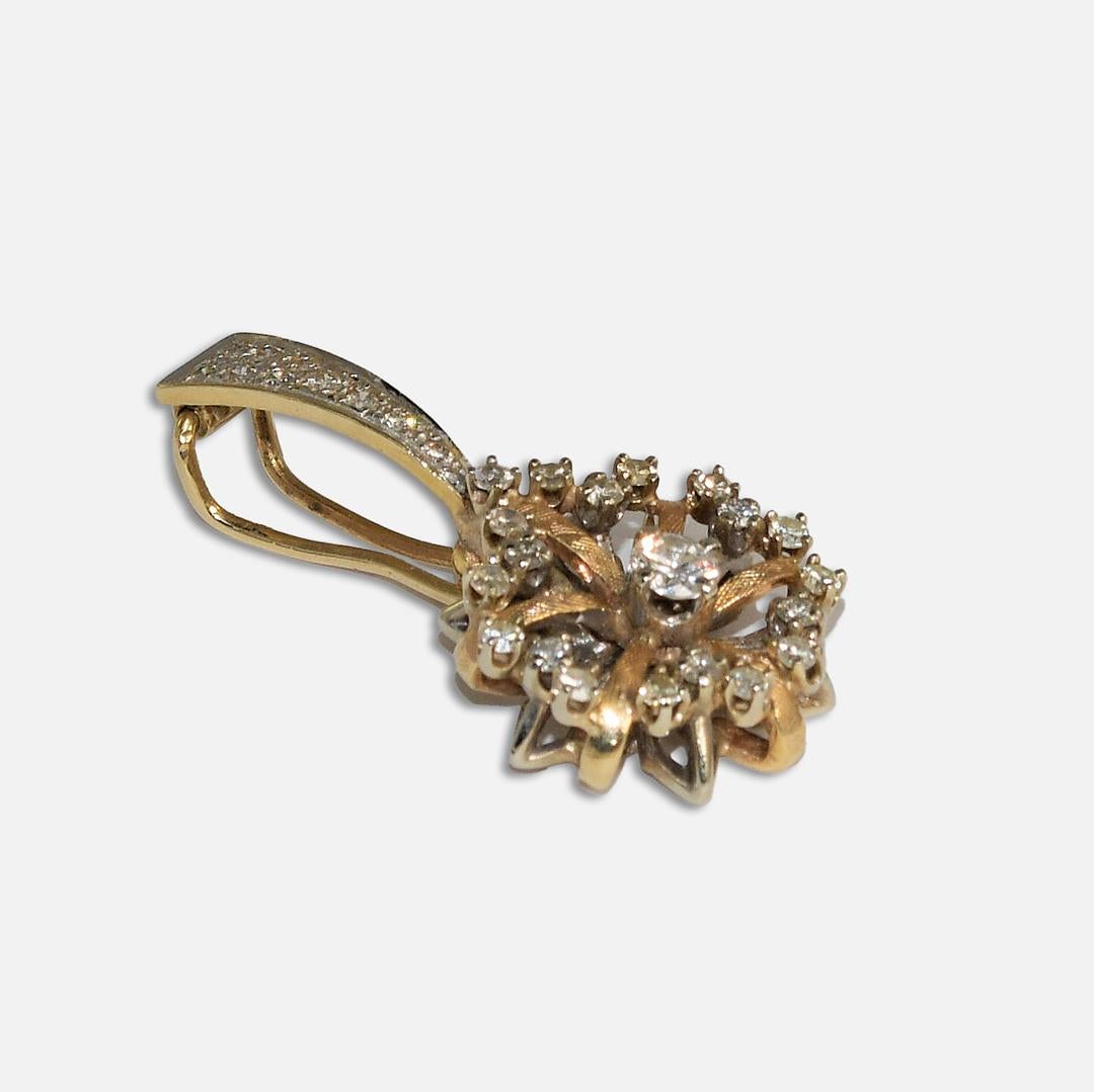 Taille ronde 14K Pendentif fleur en diamant bicolore 0.50ct en vente