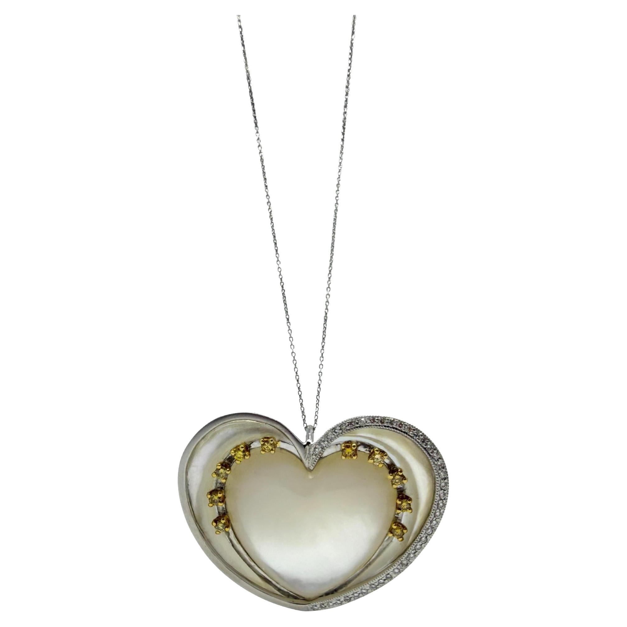 Collana a cuore in 14K con diamanti, madreperla e zaffiro giallo in due tonalità in vendita