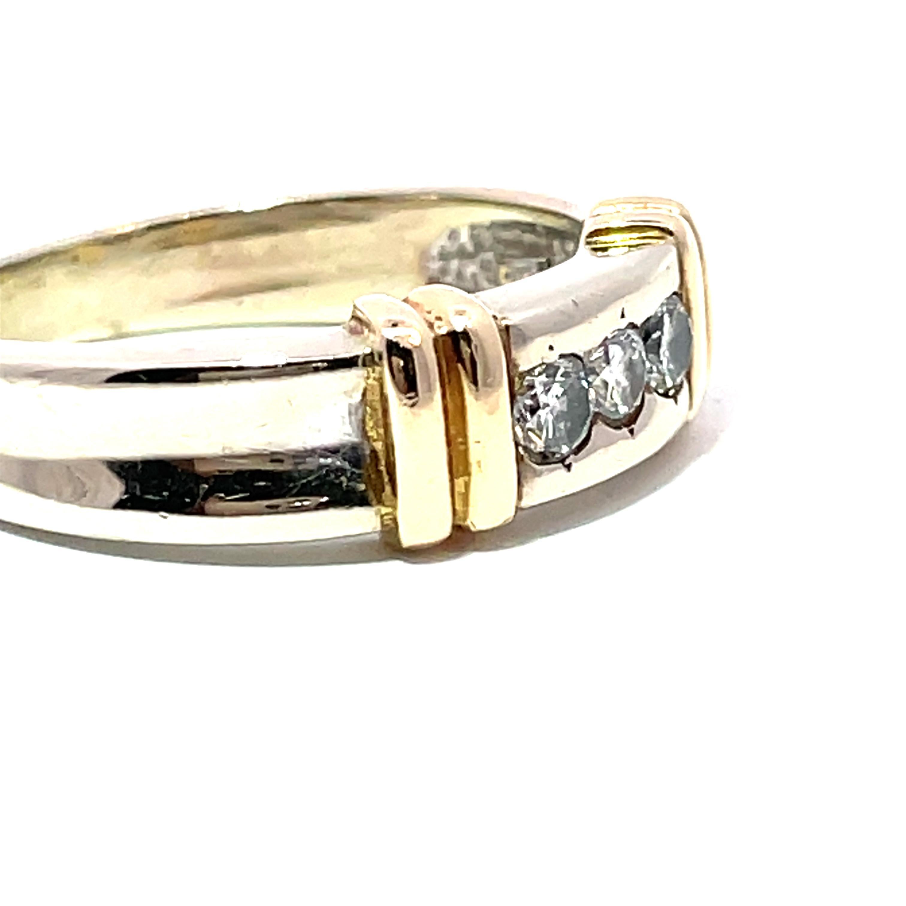 Taille brillant Bague en or bicolore 14K à 3 pierres en diamant naturel en vente