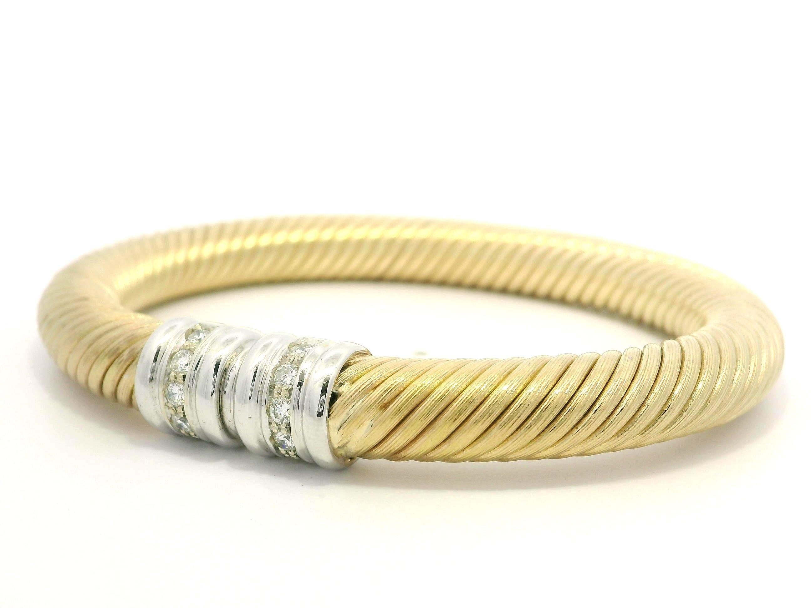 14k zweifarbiges Gold .30ctw Diamant-Armreif mit gedrehtem Kabelrohr in der Mitte im Angebot 6