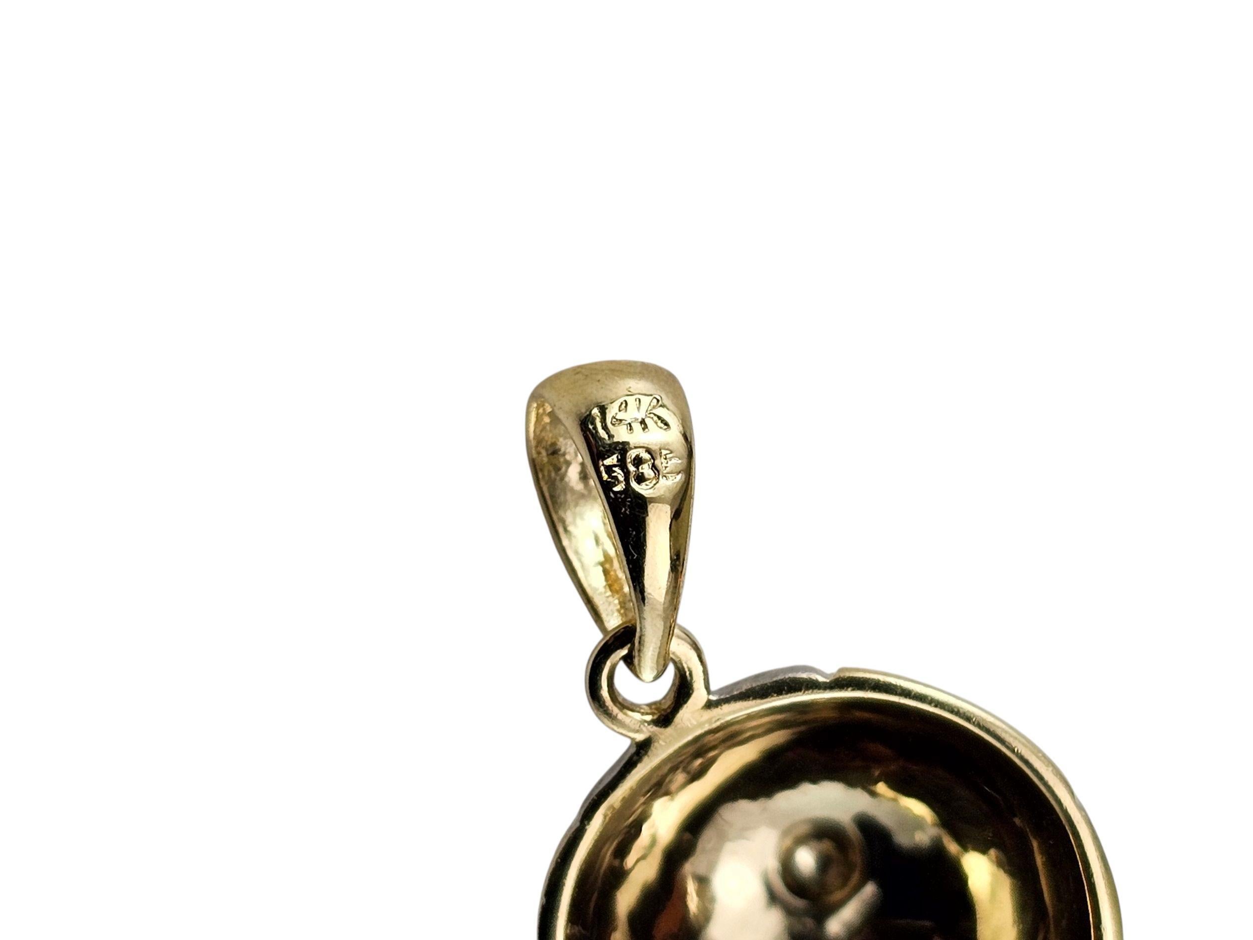 Colgante/dije de gorra de béisbol de oro de 14 quilates en dos tonos y diamantes #23555 en Bueno estado para la venta en Washington Depot, CT