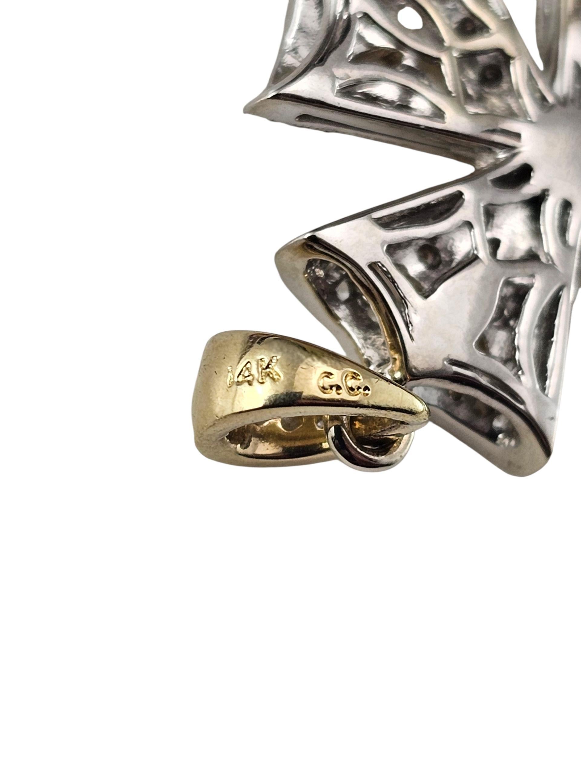 Donna Ciondolo a croce con diamante in oro 14K a due toni #23552 in vendita