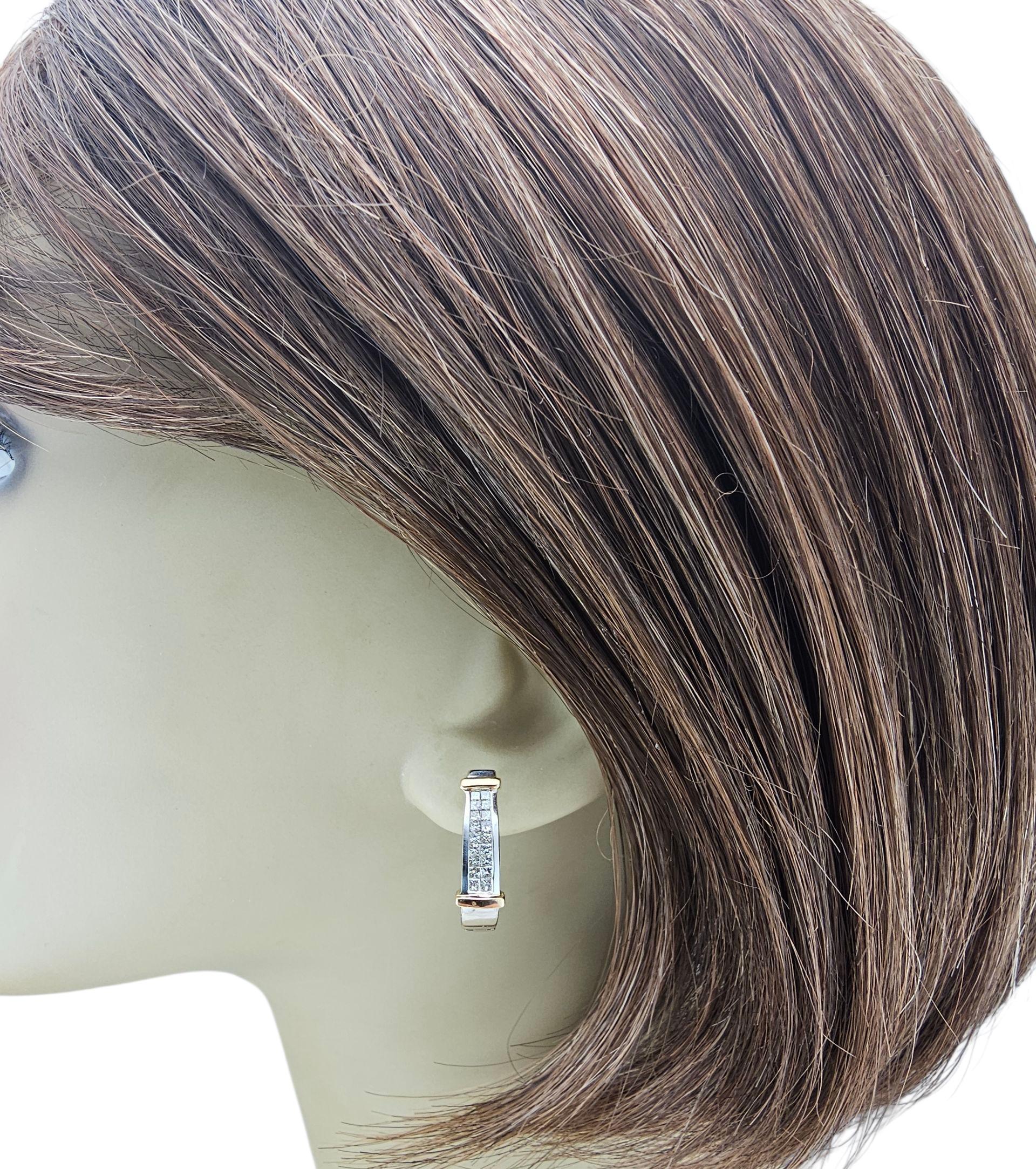 14K Zwei-Ton Gold Prinzessinnenschliff Diamant Huggie Hoop Ohrringe #23764 (Zeitgenössisch) im Angebot