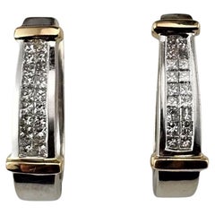 Boucles d
oreilles Huggie en or bicolore 14K avec diamants taillés en princesse #23764