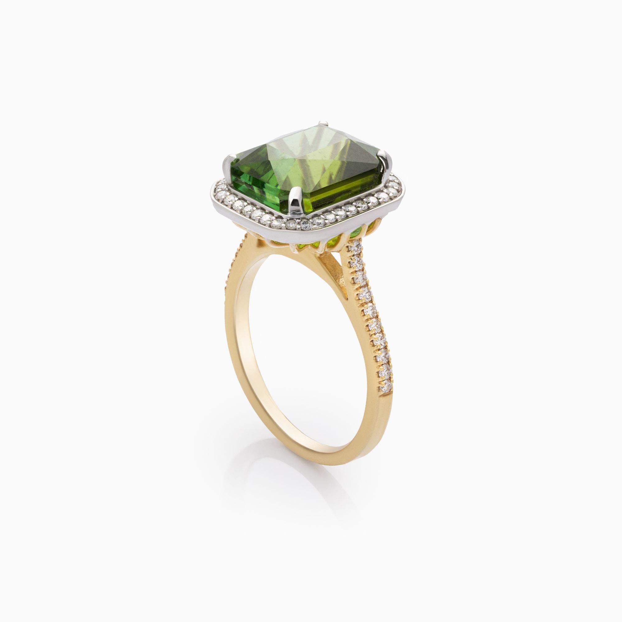 Bague en or 14k bicolore avec tourmaline jaune-verte - 5,20 ct et diamants - 0,3 Neuf - En vente à Warszawa, PL