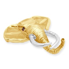 Anstecknadel in Form eines Elefanten aus 14-karätigem Zweifarb-Gold (Gelb- und Weißgold) mit rundem Rubin und rundem Diamanten