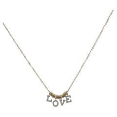 14K zweifarbiger .12 Karat Diamant-Halskette mit "LOVE"-Tropfen-Anhänger 