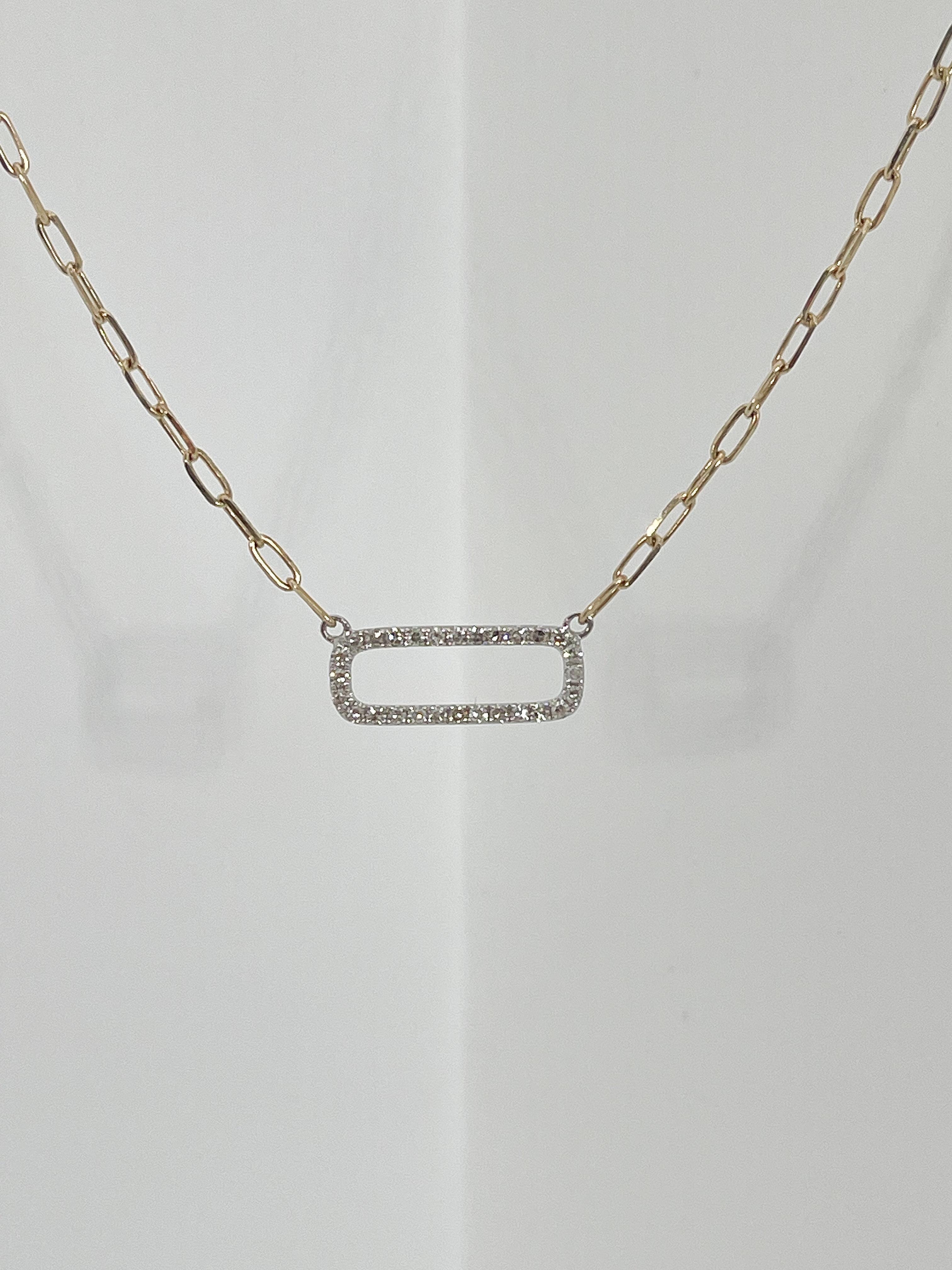 14K zweifarbige, offene, quadratische Halskette mit .21 Karat Diamanten  (Rundschliff) im Angebot