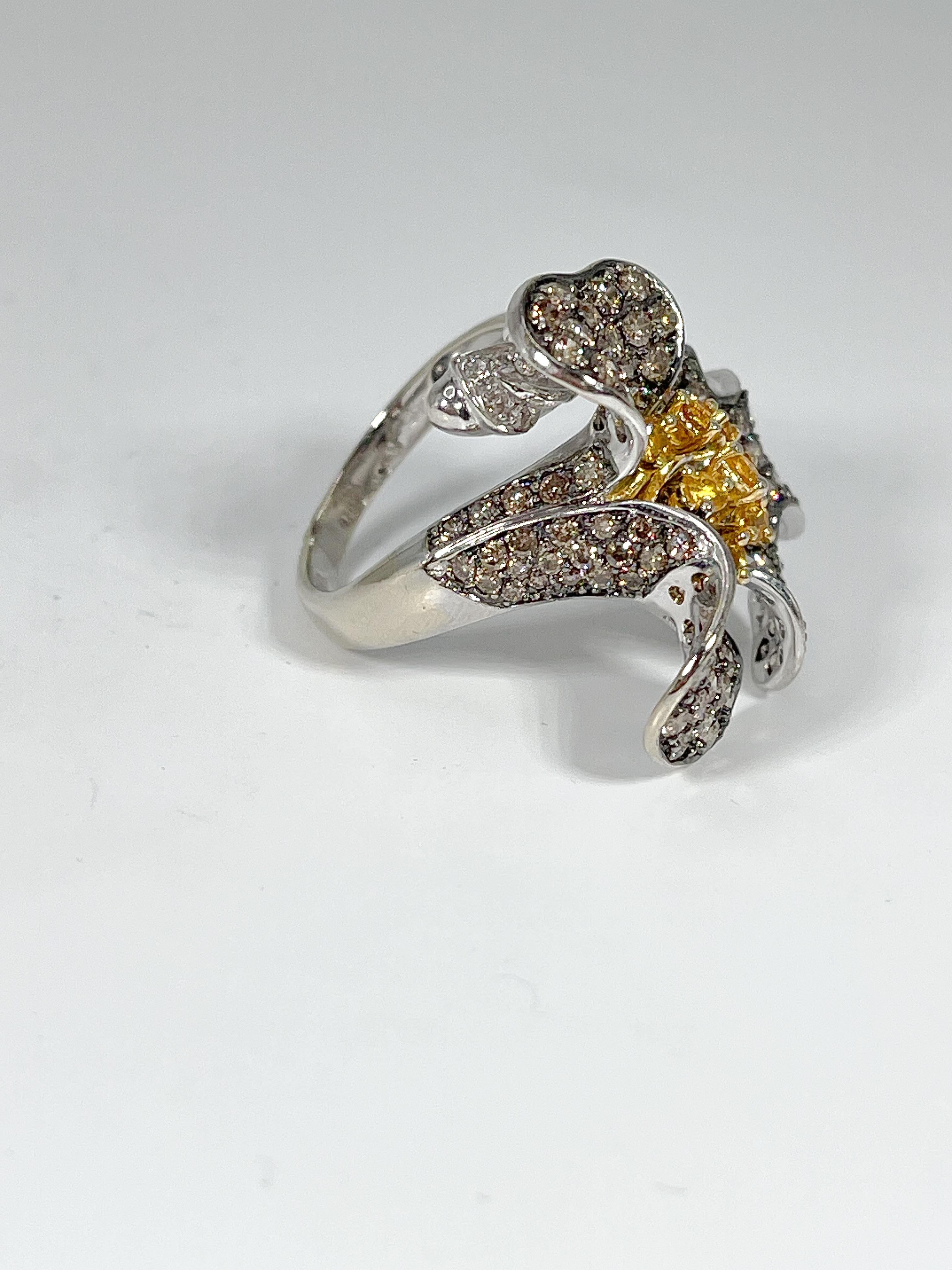 14K Two Toned Diamond Flower Ring  In Good Condition For Sale In Stuart, FL