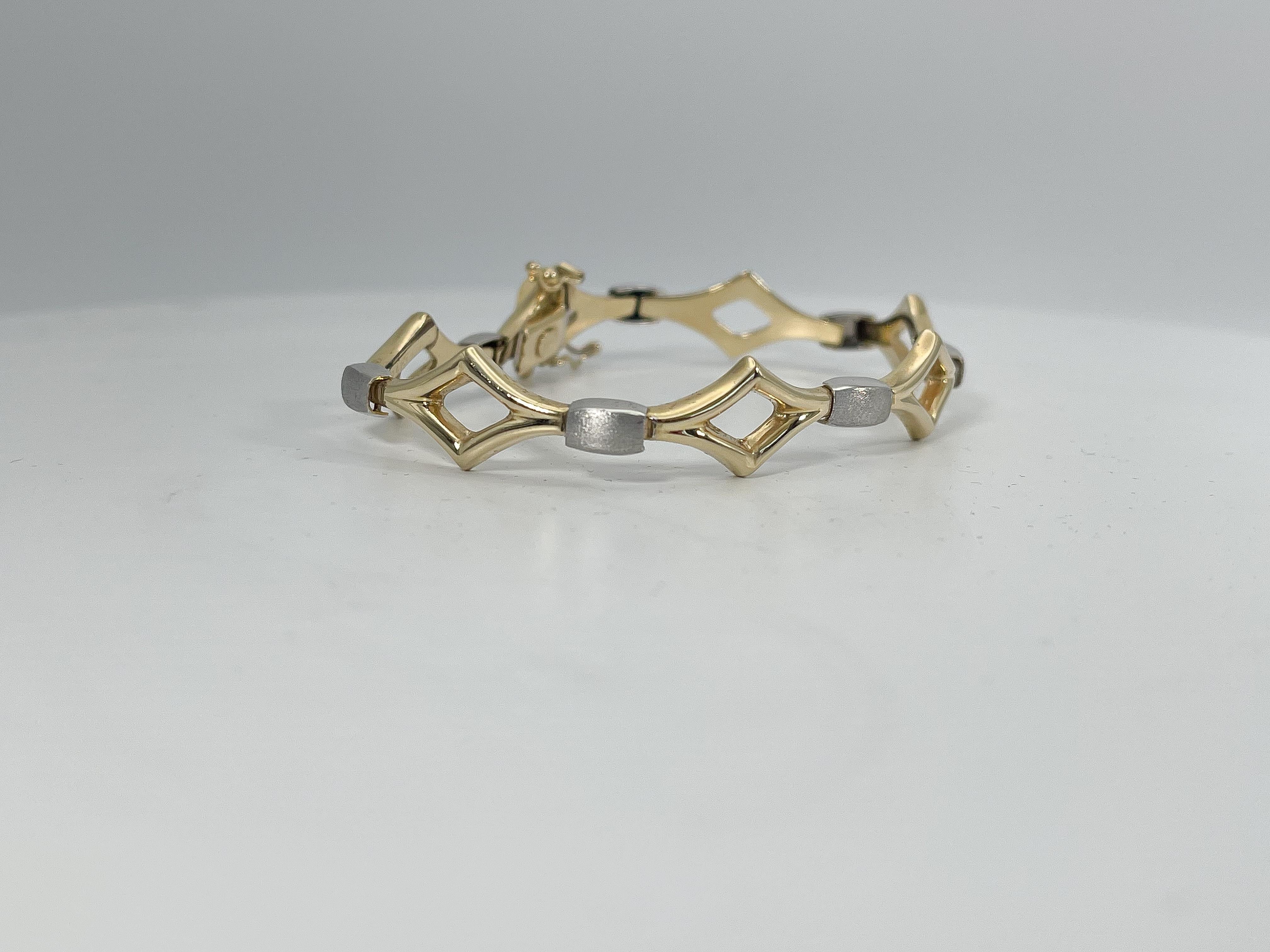 14K Two Toned Fancy Triangle Bracelet  In Good Condition For Sale In Stuart, FL
