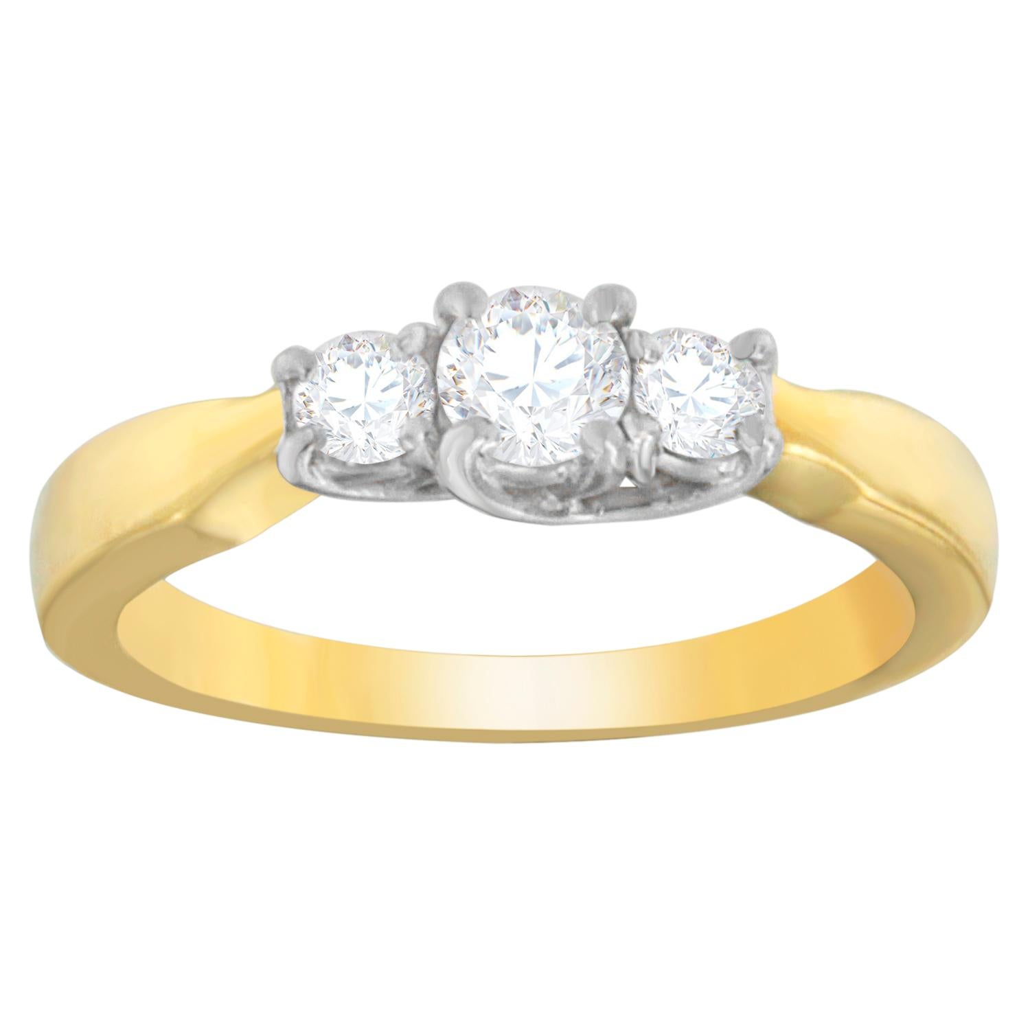 Dieser schöne Ring aus 14 Karat Weiß- und Gelbgold hat runde Diamanten, die in der Kanalform gefasst sind und ihm ein edles Aussehen verleihen. Das ist definitiv ein aufregendes Geschenk für einen besonderen Menschen!

Produktmerkmale: