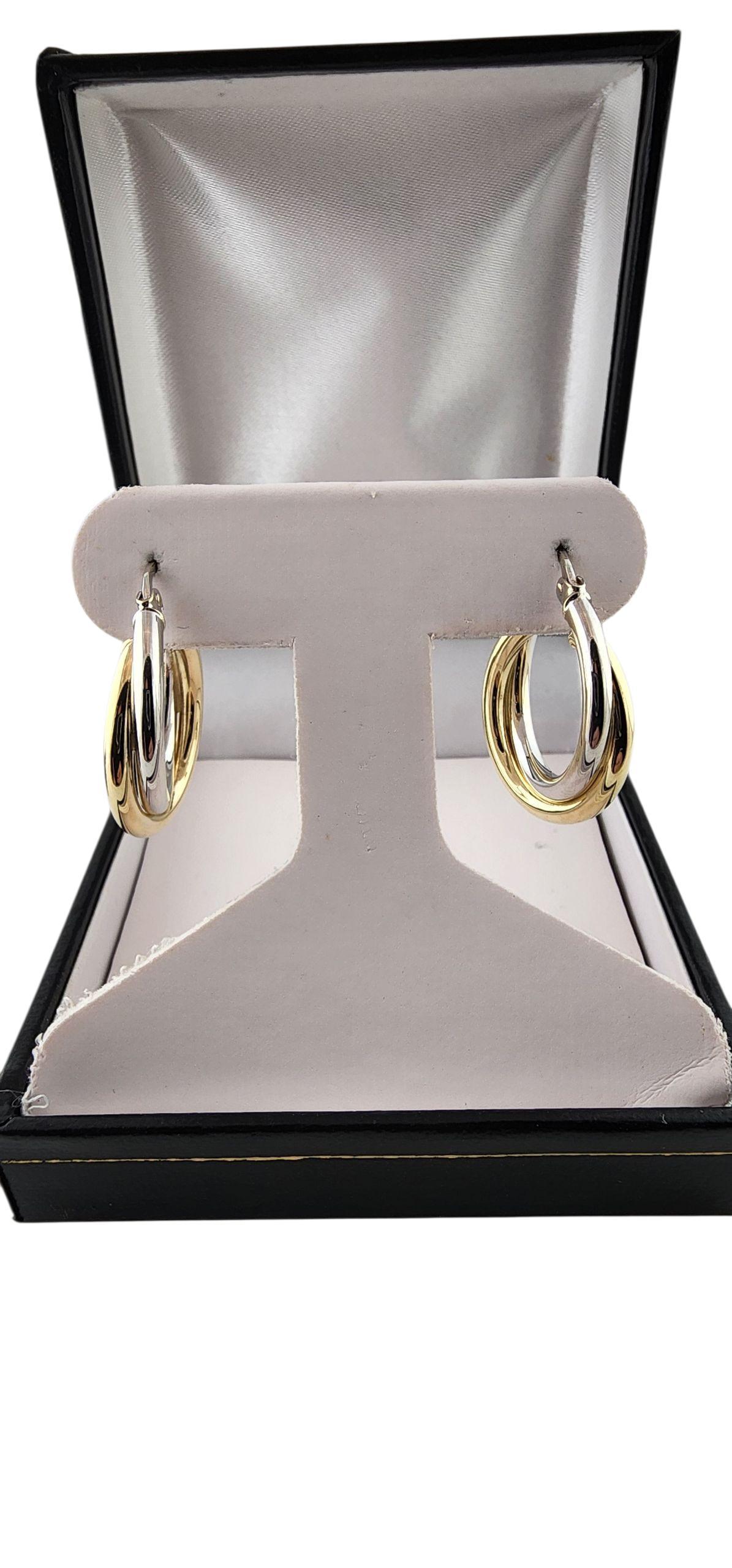 14k Créoles en or blanc et jaune torsadé #23065 Bon état - En vente à Washington Depot, CT