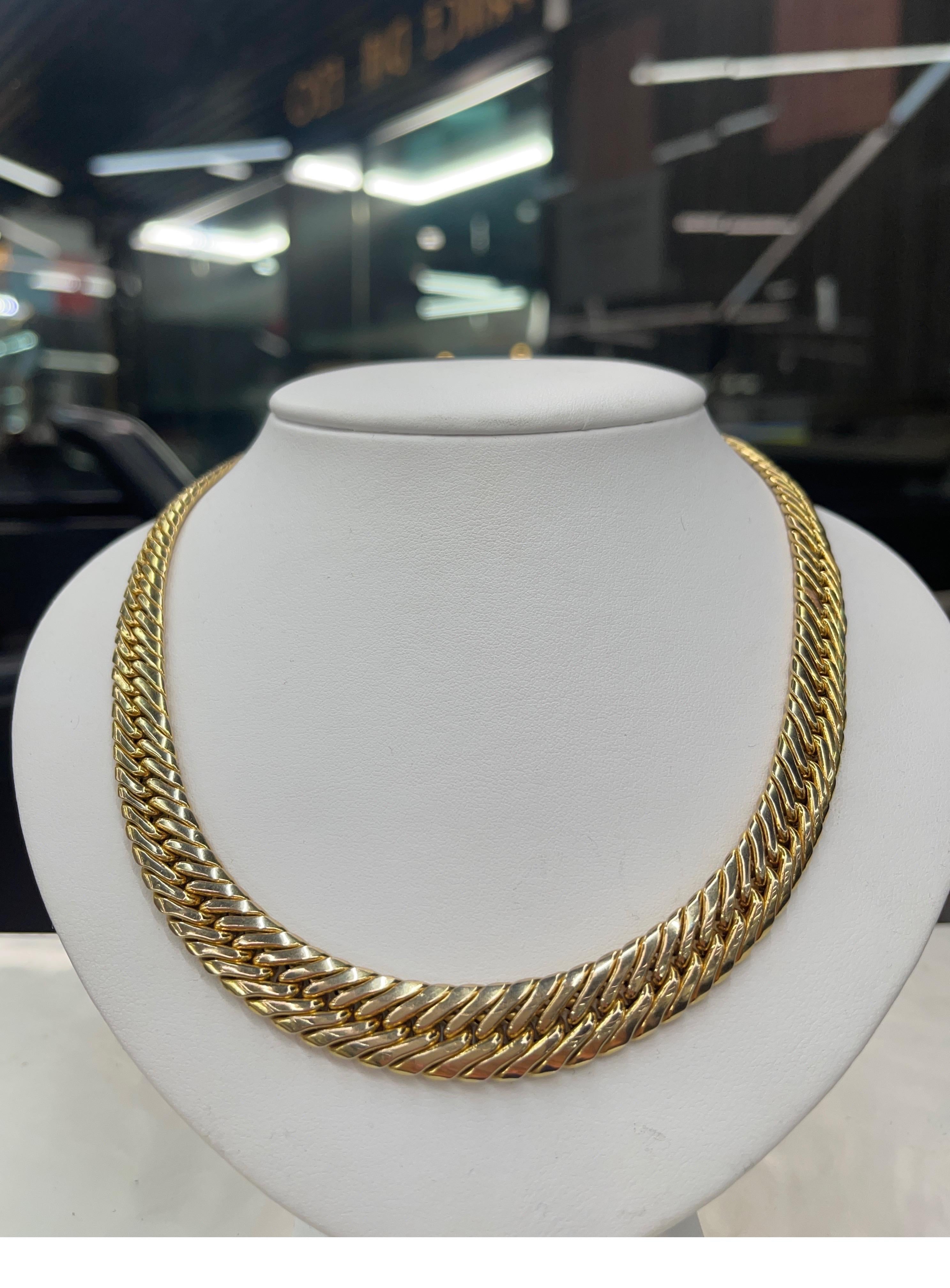 Contemporary UnoAErre Snake Motif Necklace 14 Karat Yellow Gold 36.1 Grams 16.5 Inches Italy For Sale
