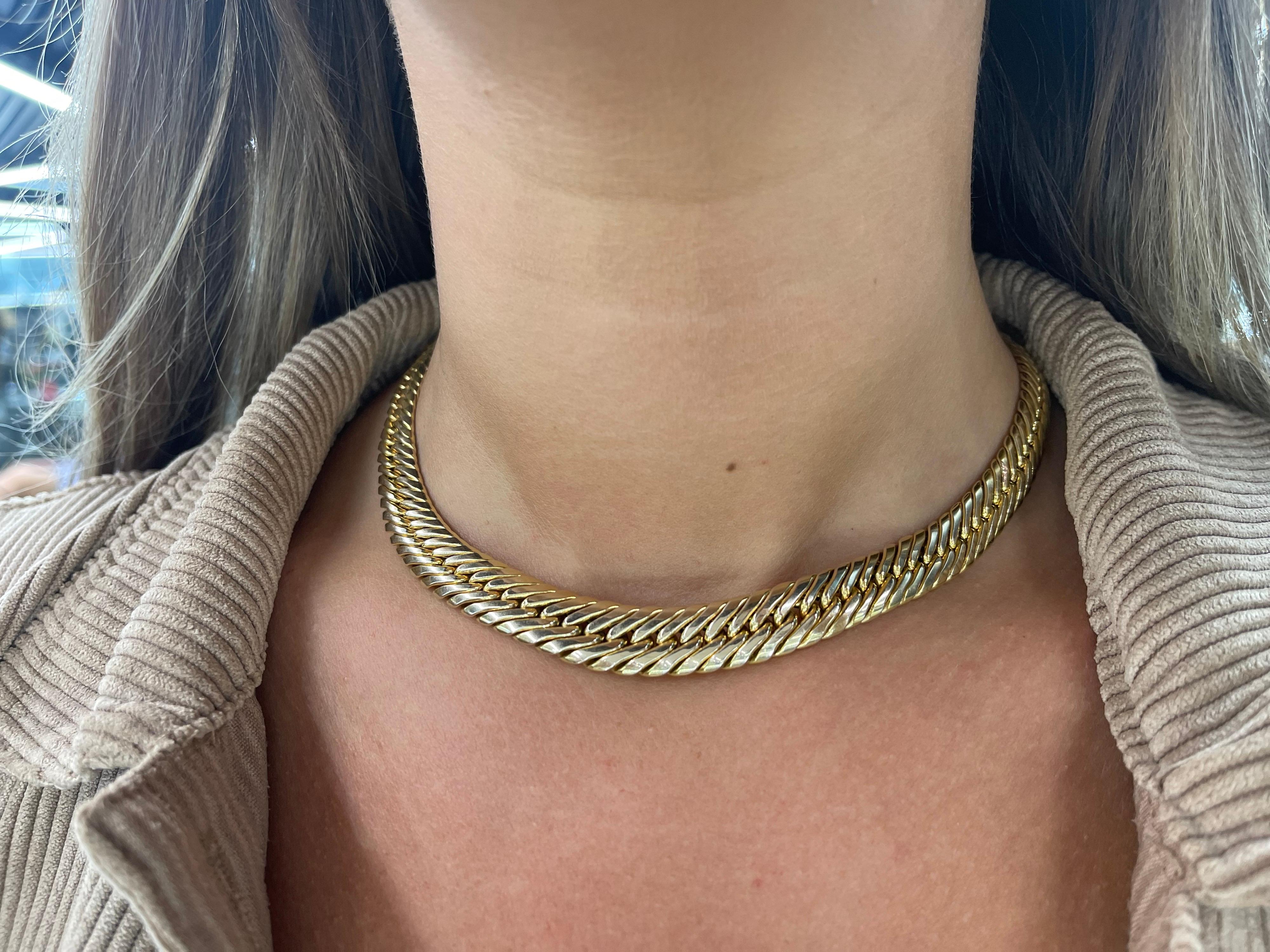 UnoAErre Snake Motif Necklace 14 Karat Yellow Gold 36.1 Grams 16.5 Inches Italy In Excellent Condition For Sale In New York, NY