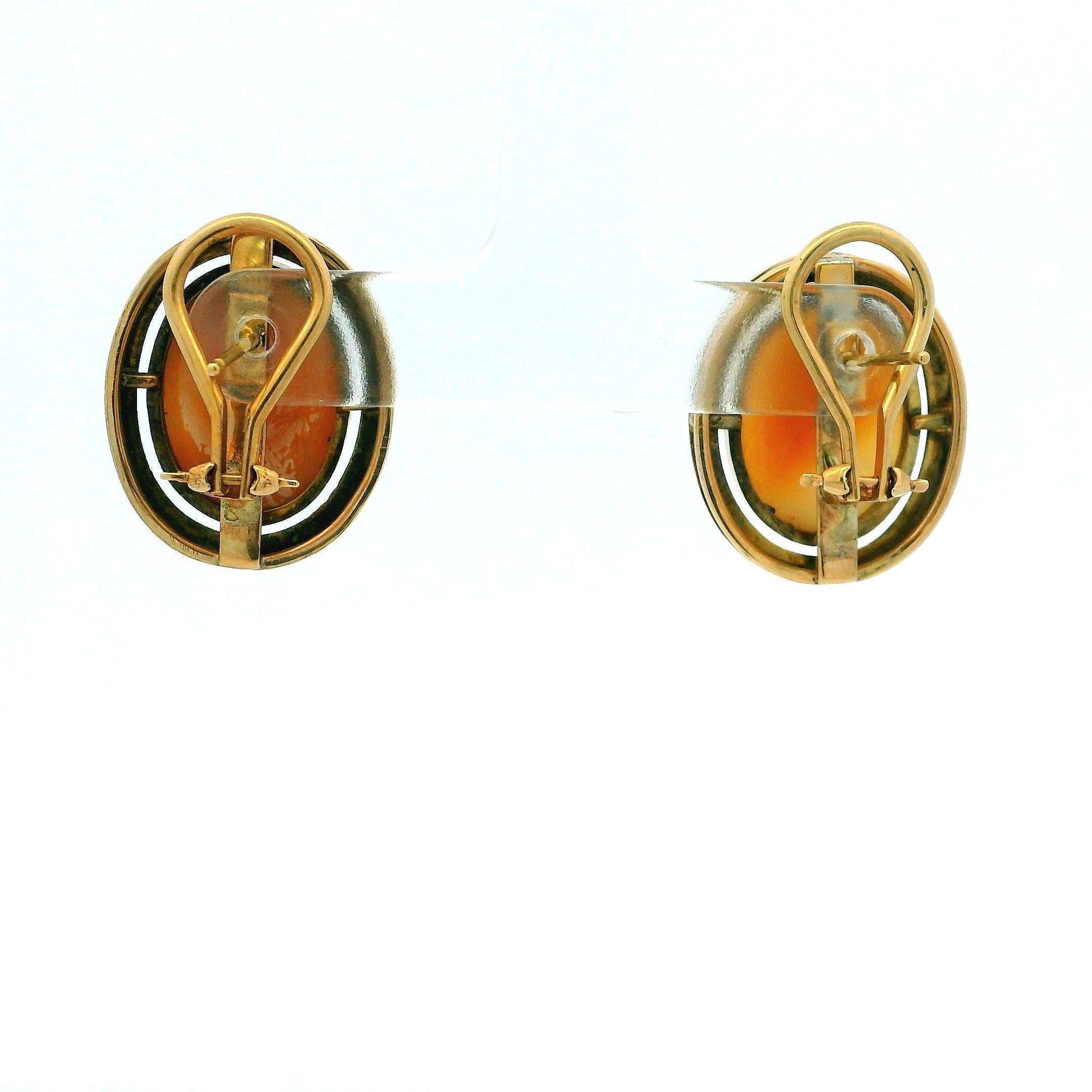 Cammei italiani vittoriani 14K in corallo bianco 9,45 Gr 1 x 0,6 pollici In condizioni ottime in vendita a Miami, FL