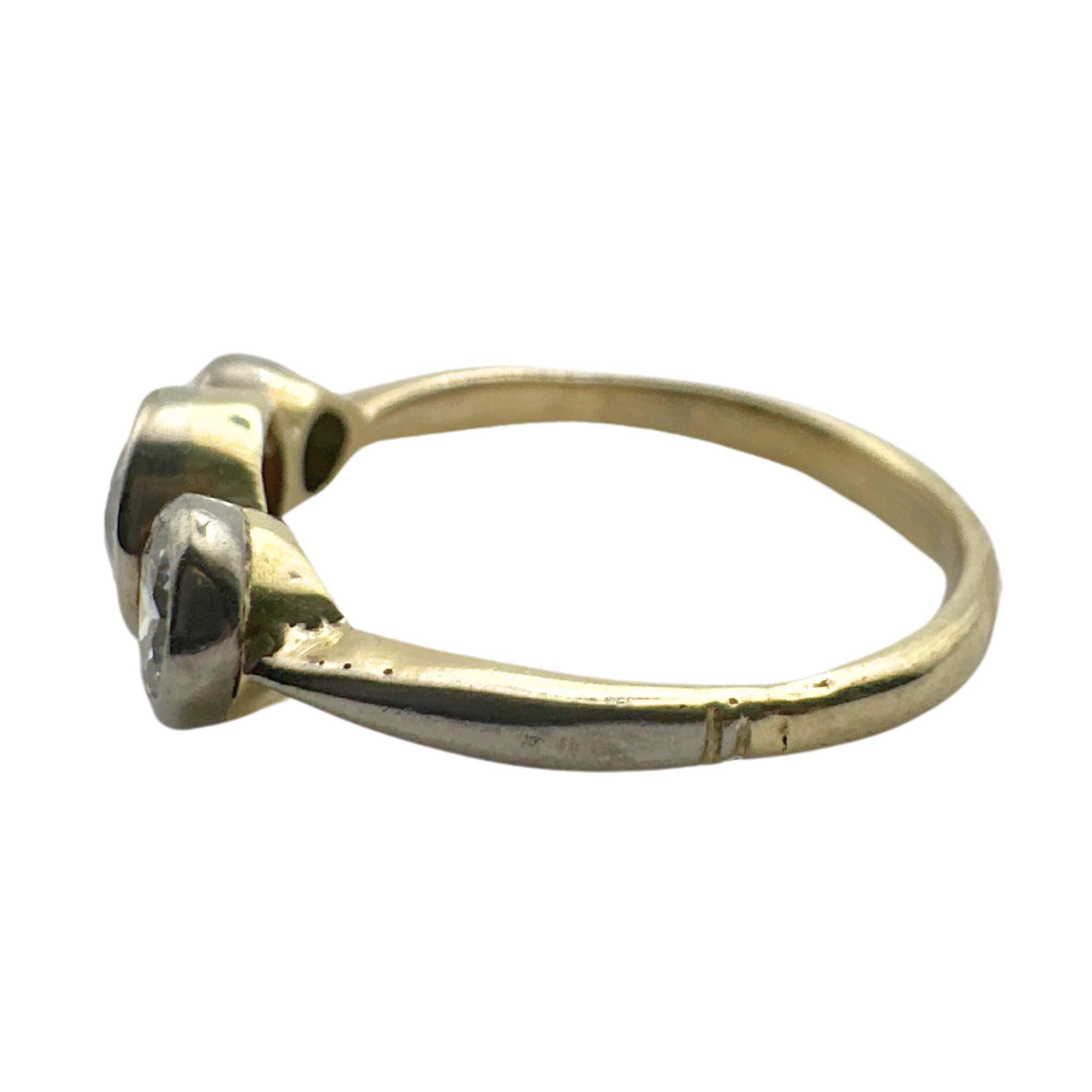 14k viktorianischer Verlobungsring mit drei Steinen und Diamanten (Rundschliff)