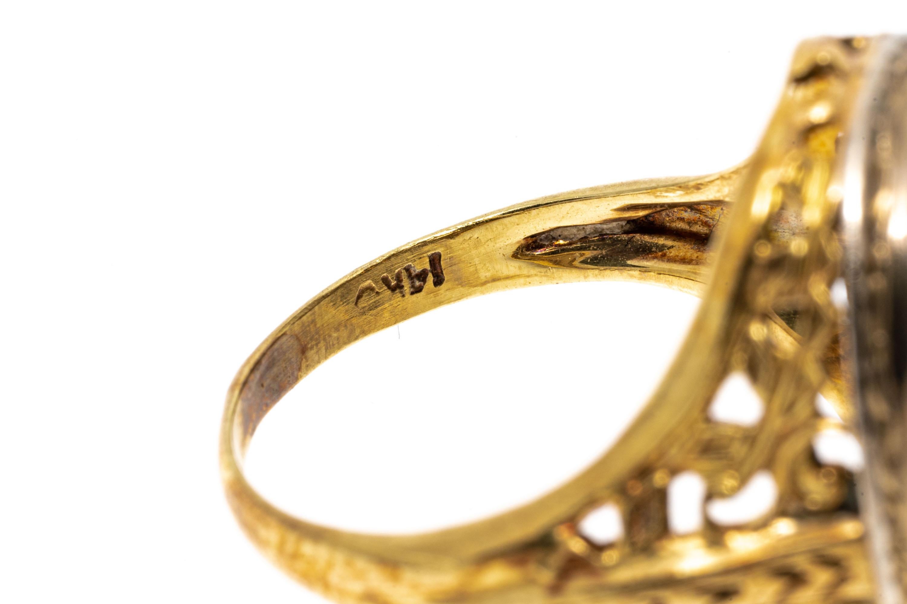 ring aus 14k Gelb- und Weißgold. Dieser schöne ovale schwarz-weiße Chalzedon-Kameenring hat einen schwarzen Hintergrund mit einem cremeweißen Vordergrund, der eine schöne Büstensilhouette im Profil zeigt, die nach rechts zeigt und mit einem