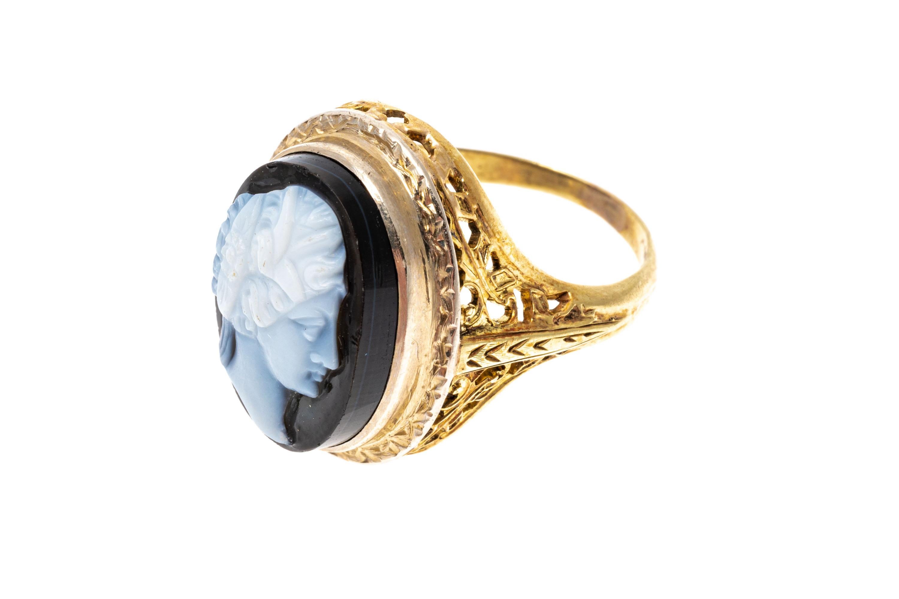 Oval Cut 14k Vintage Black and White Chalcedony Cameo Filigree Ring For Sale