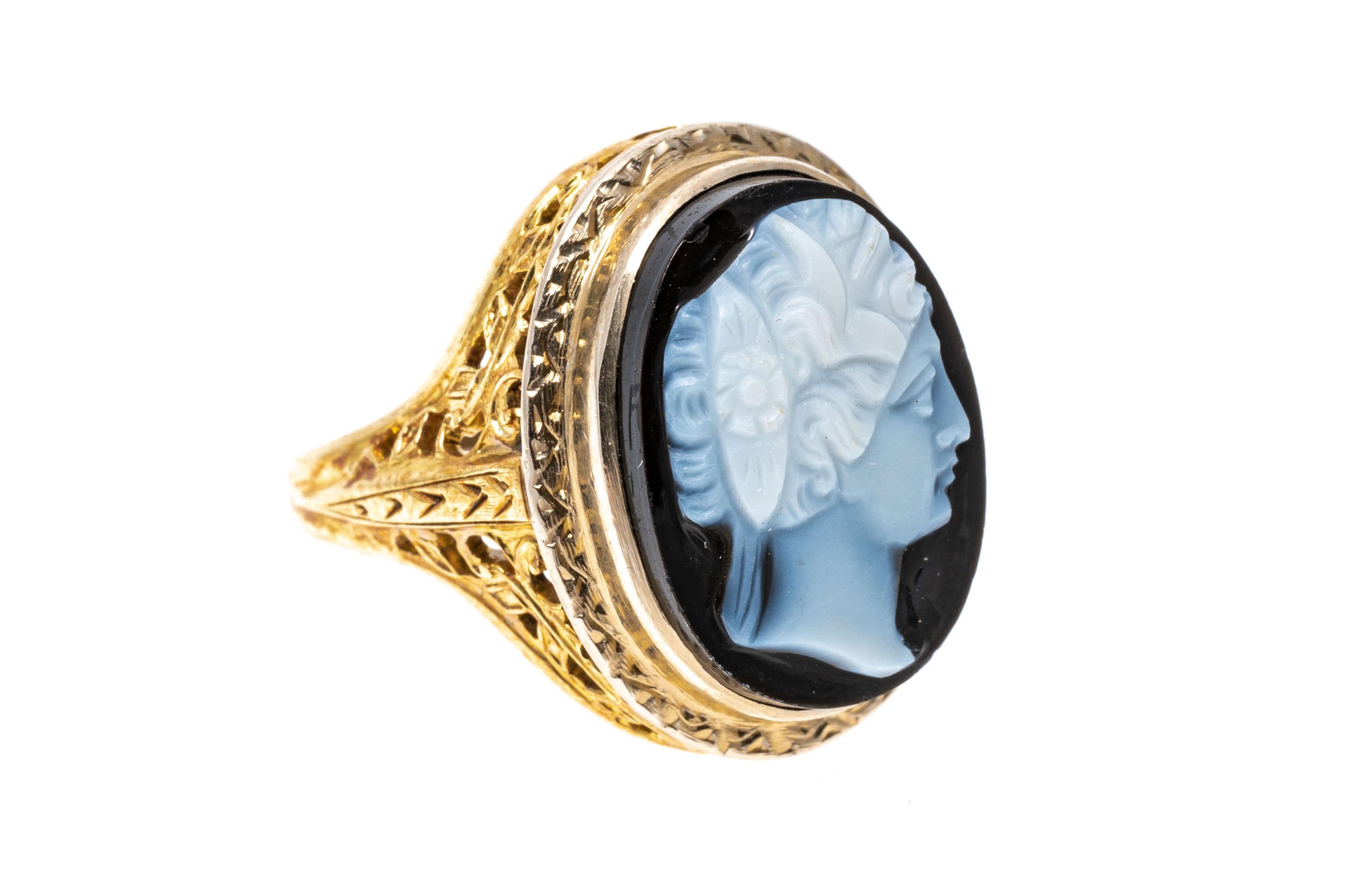 14k Vintage Black and White Chalcedony Cameo Filigree Ring In Good Condition For Sale In Southport, CT