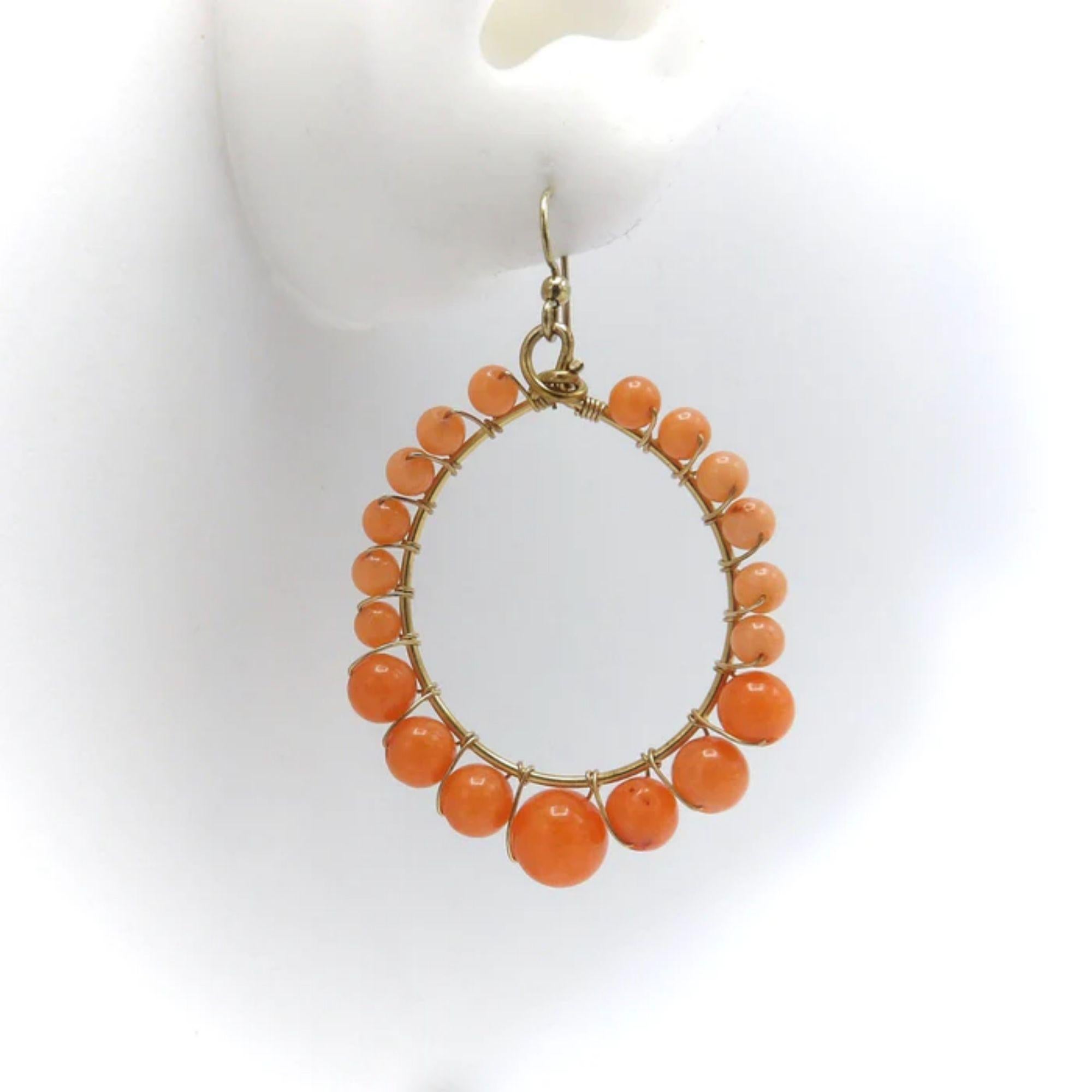 14K Vintage Coral Colored Glass Hoop Earrings In Good Condition For Sale In Venice, CA