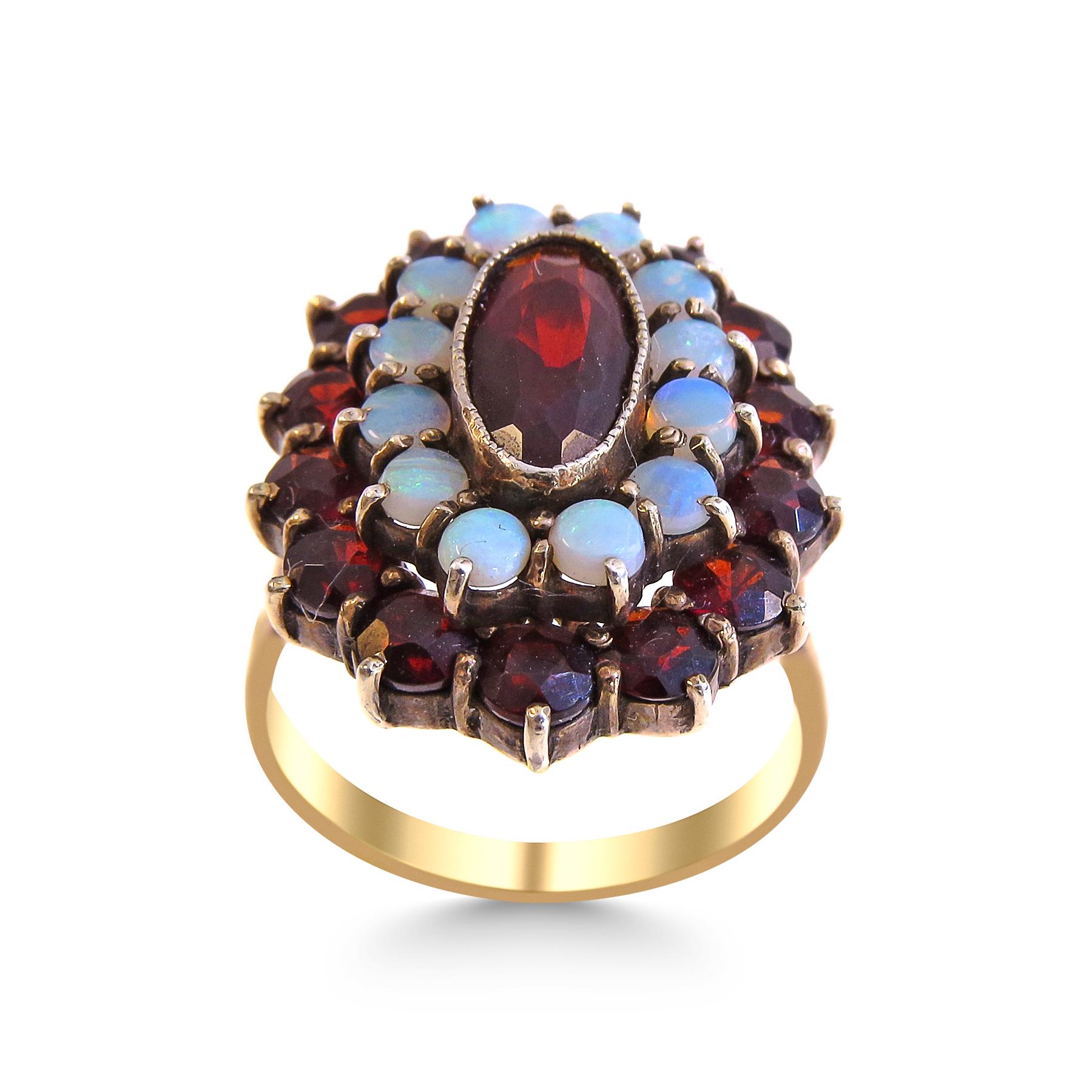 Art Deco 14 Karat Vintage Garnet and Diamond Ladies Ring For Sale