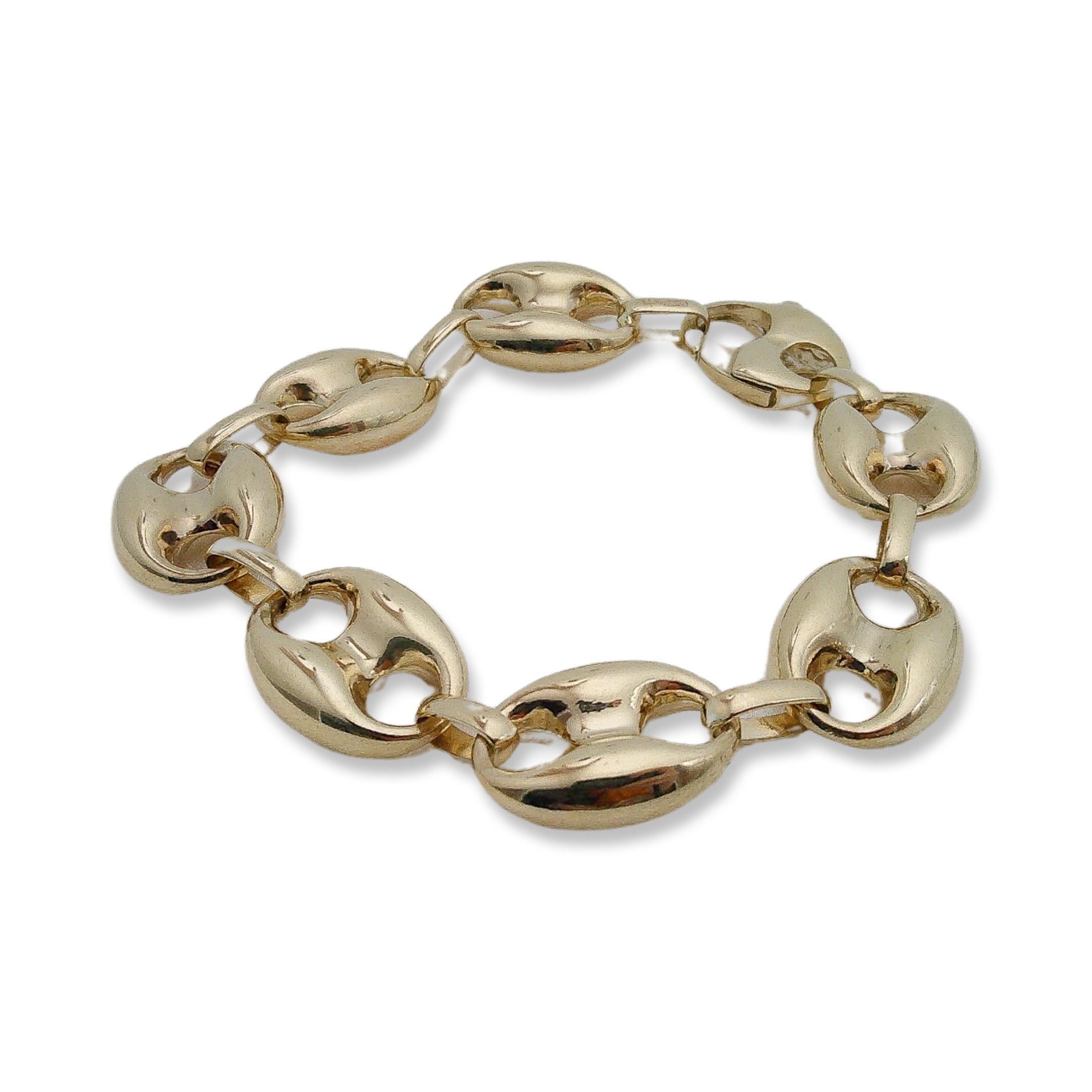 Journey through time and across the picturesque landscapes of Italy with our mesmerizing Vintage Puff Link Bracelet, brilliantly crafted in the heart of Italian artisanal traditions and set in opulent 14K gold. Every 16mm link is a canvas, capturing