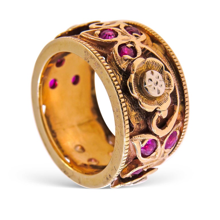 14 Karat Vintage Ruby Ladies Ring For Sale at 1stdibs