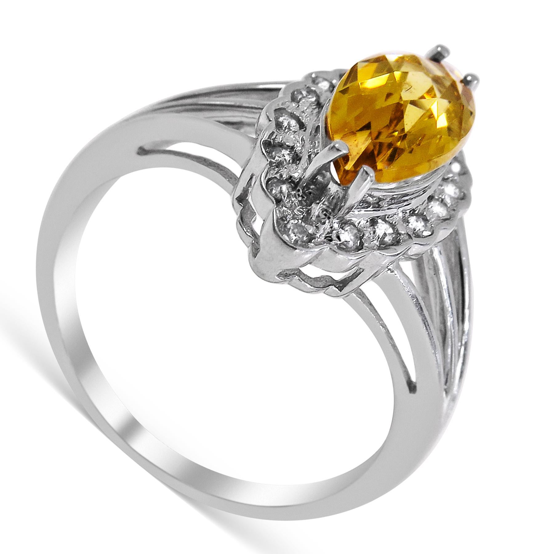 14 Karat Vintage Yellow Topaz and Diamond Ladies Ring In Excellent Condition For Sale In Jackson Heights, NY