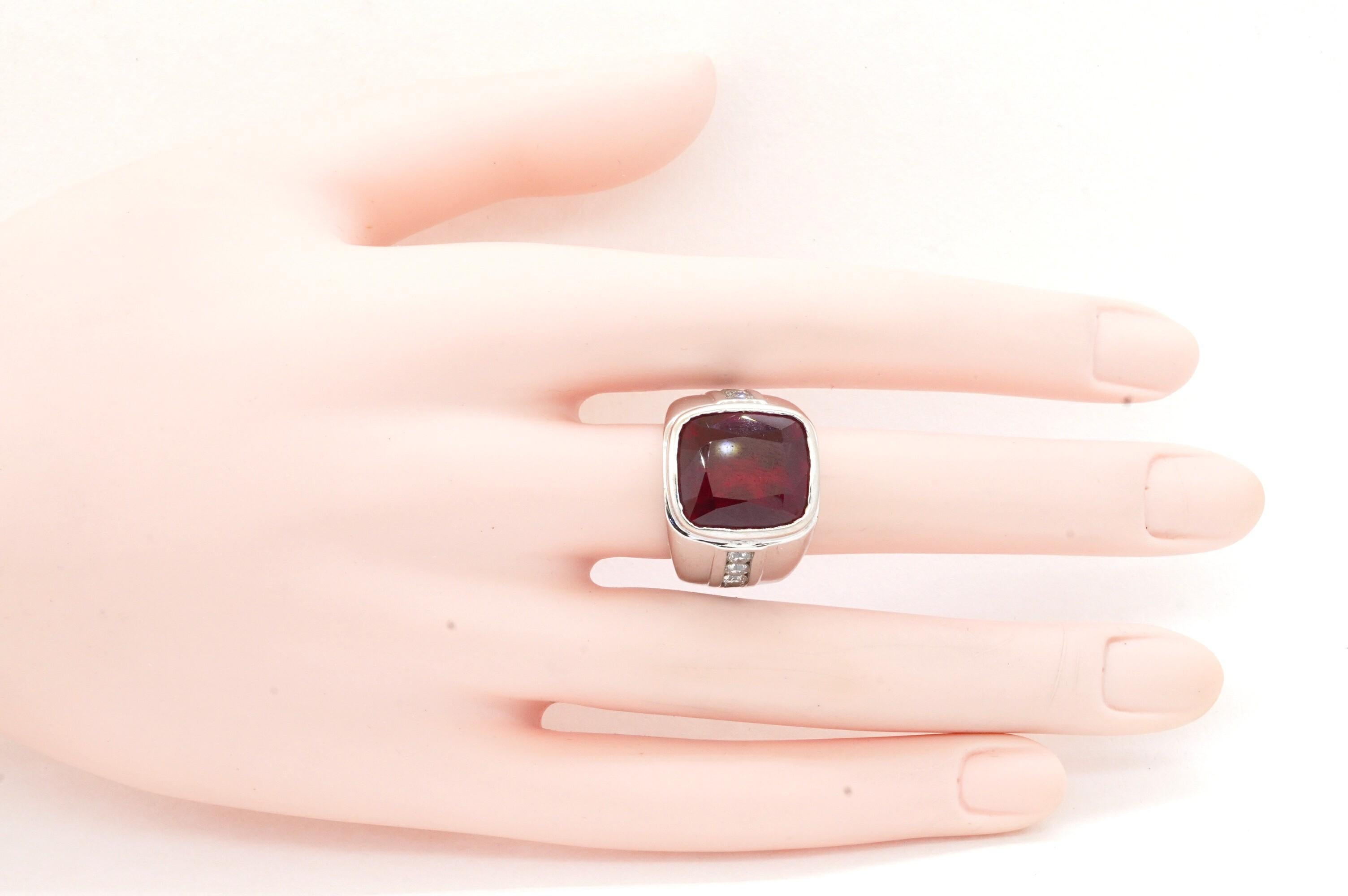 Modern 14K WG 13.20ct VS Diamond & Synthetic Ruby Men's Ring For Sale