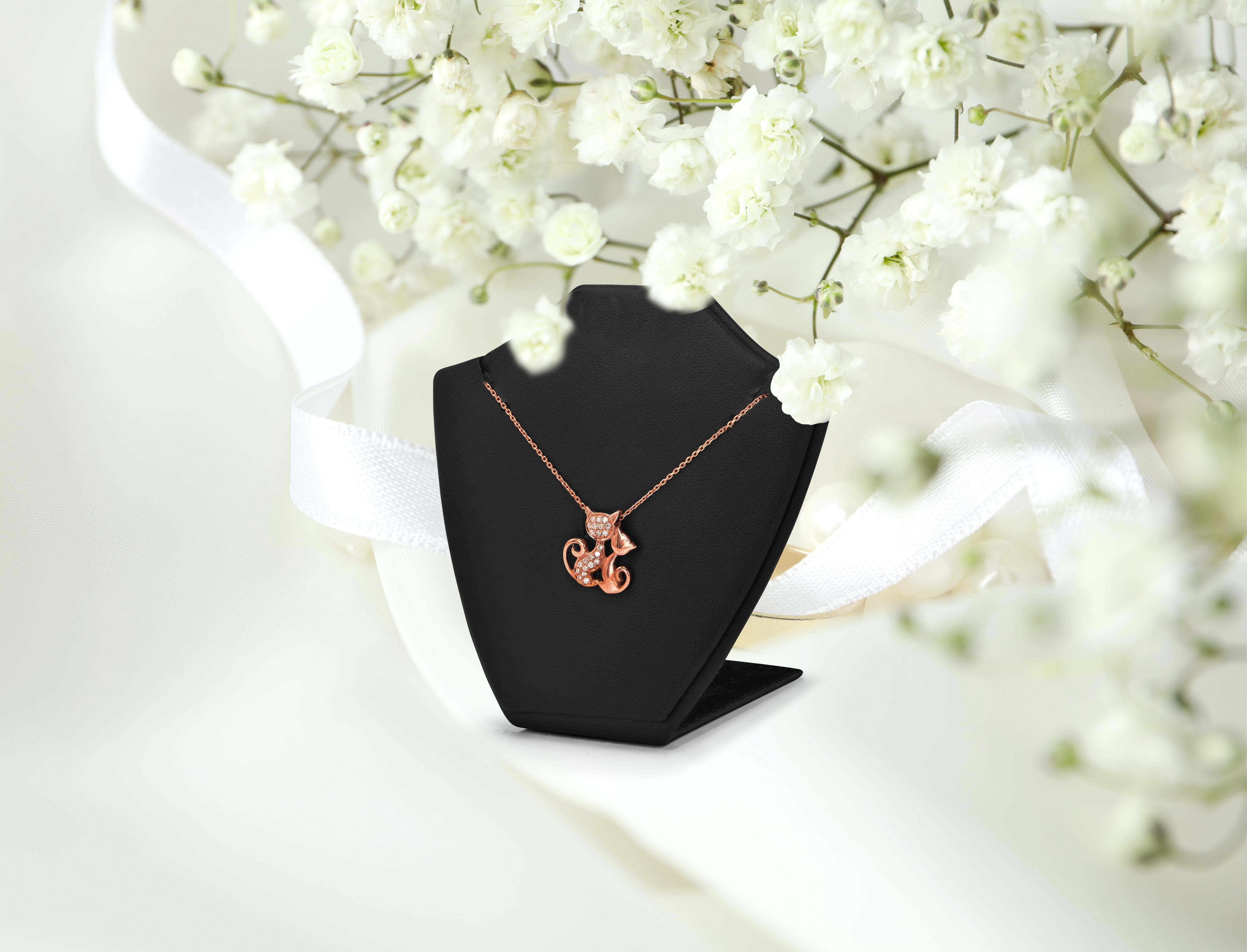 14k Weiß- und Roségold Diamant-Halskette mit Katzenanhänger, zweifarbiger Diamant (Moderne) im Angebot