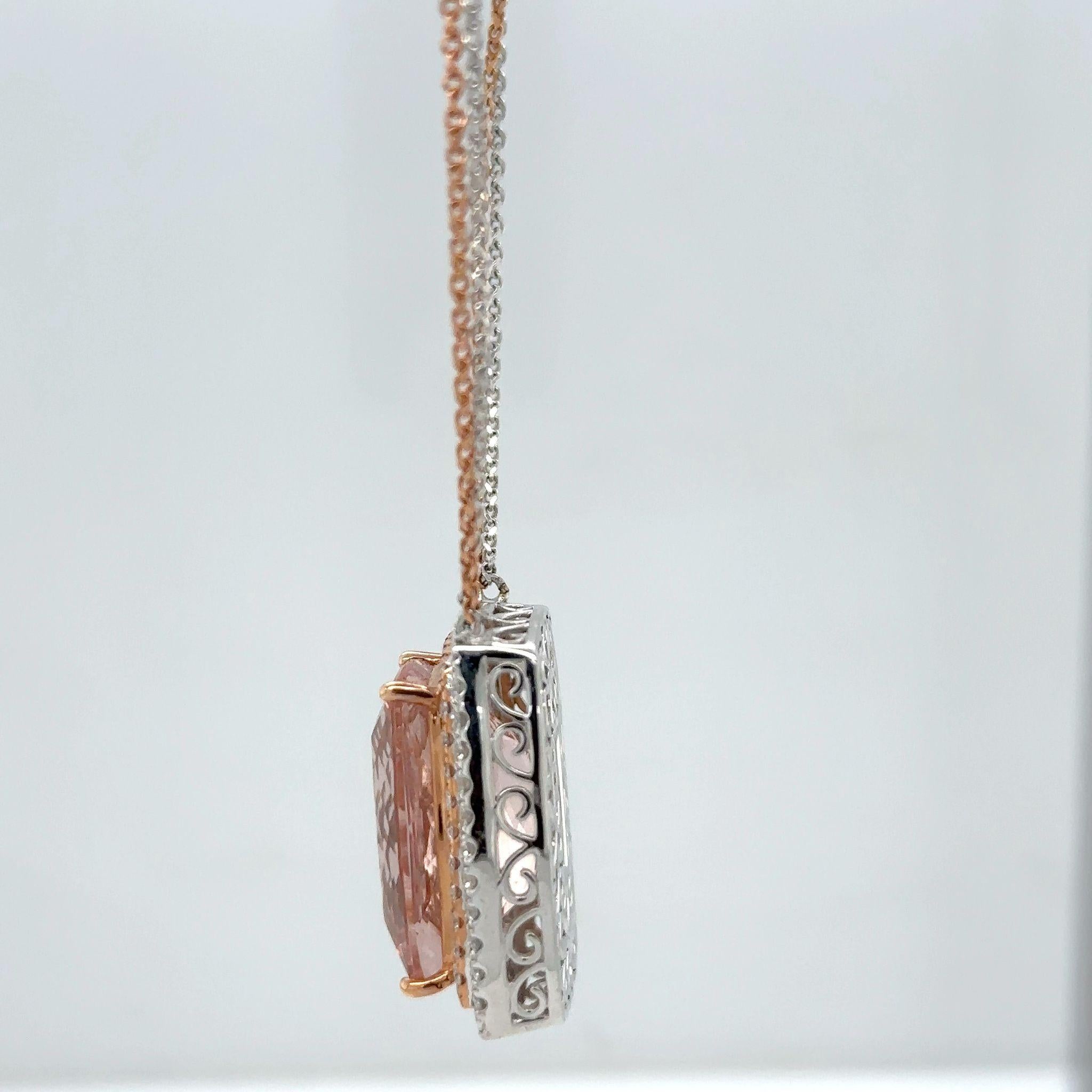 Taille coussin Collier double en or blanc et rose 14 carats avec Morganite taille coussin de 20,40 carats en vente