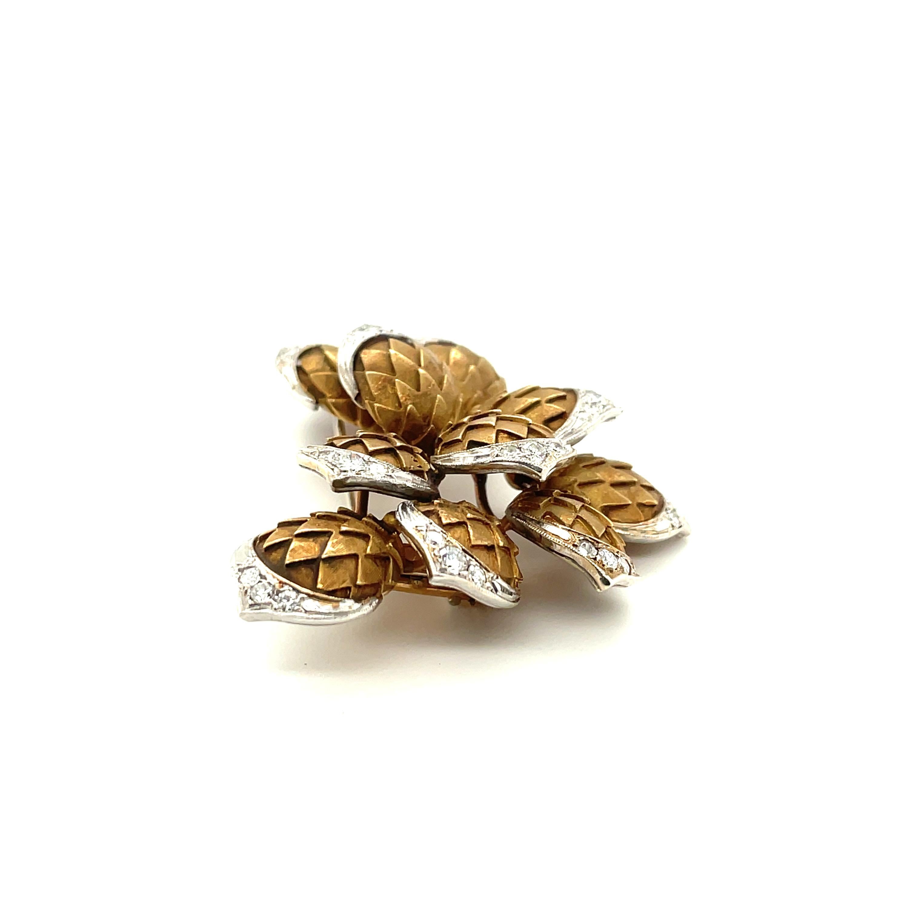 14K White and Yellow Gold Diamond Brooch For Sale 1