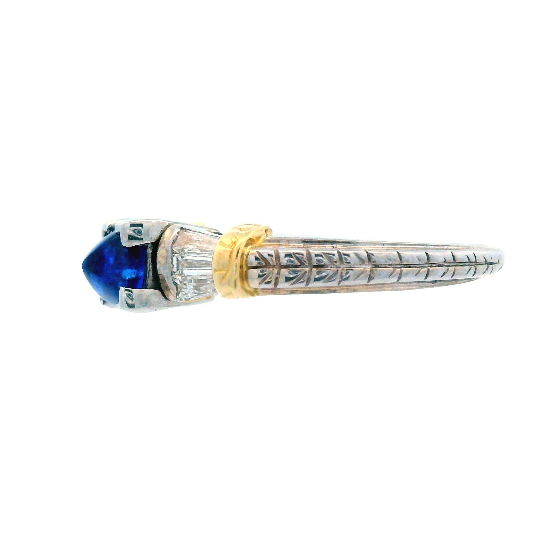 Bague de fiançailles en or blanc et jaune 14 carats avec diamant et saphir bleu en vente 1